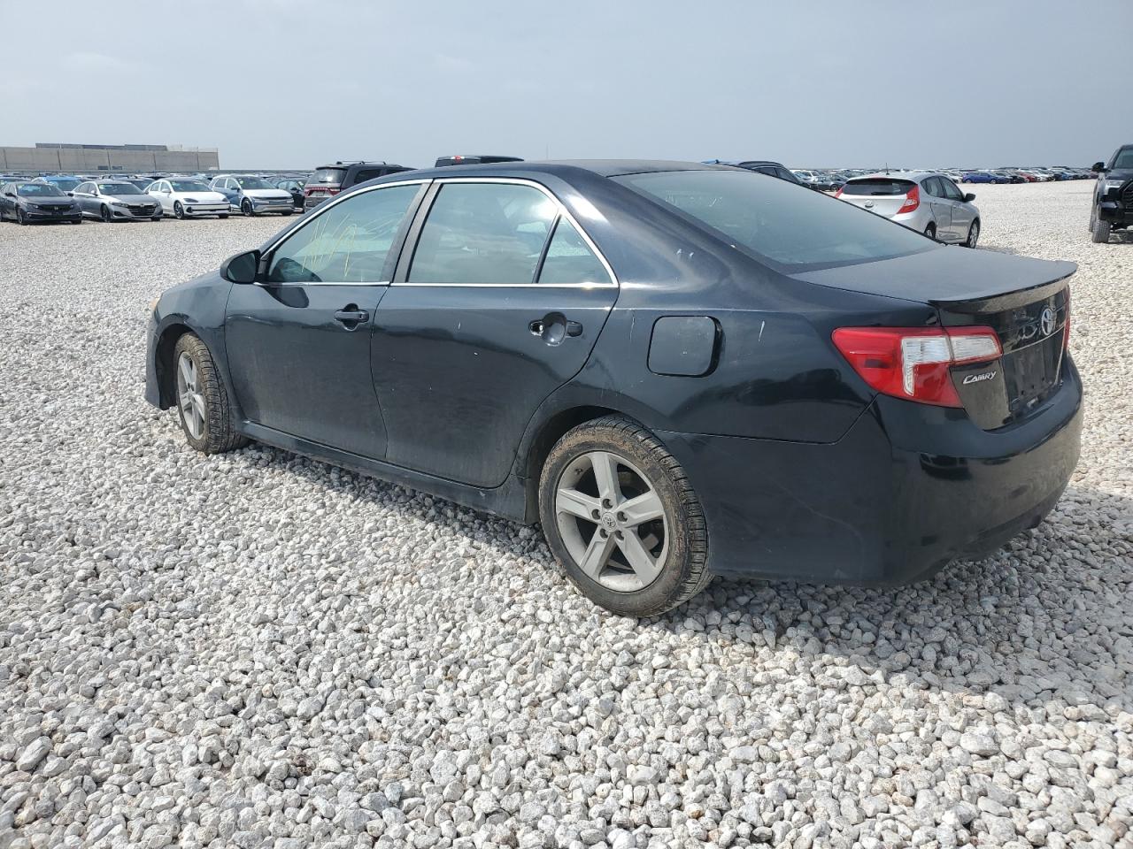 Photo 2 VIN: 4T1BF1FK7DU667499 - TOYOTA CAMRY 