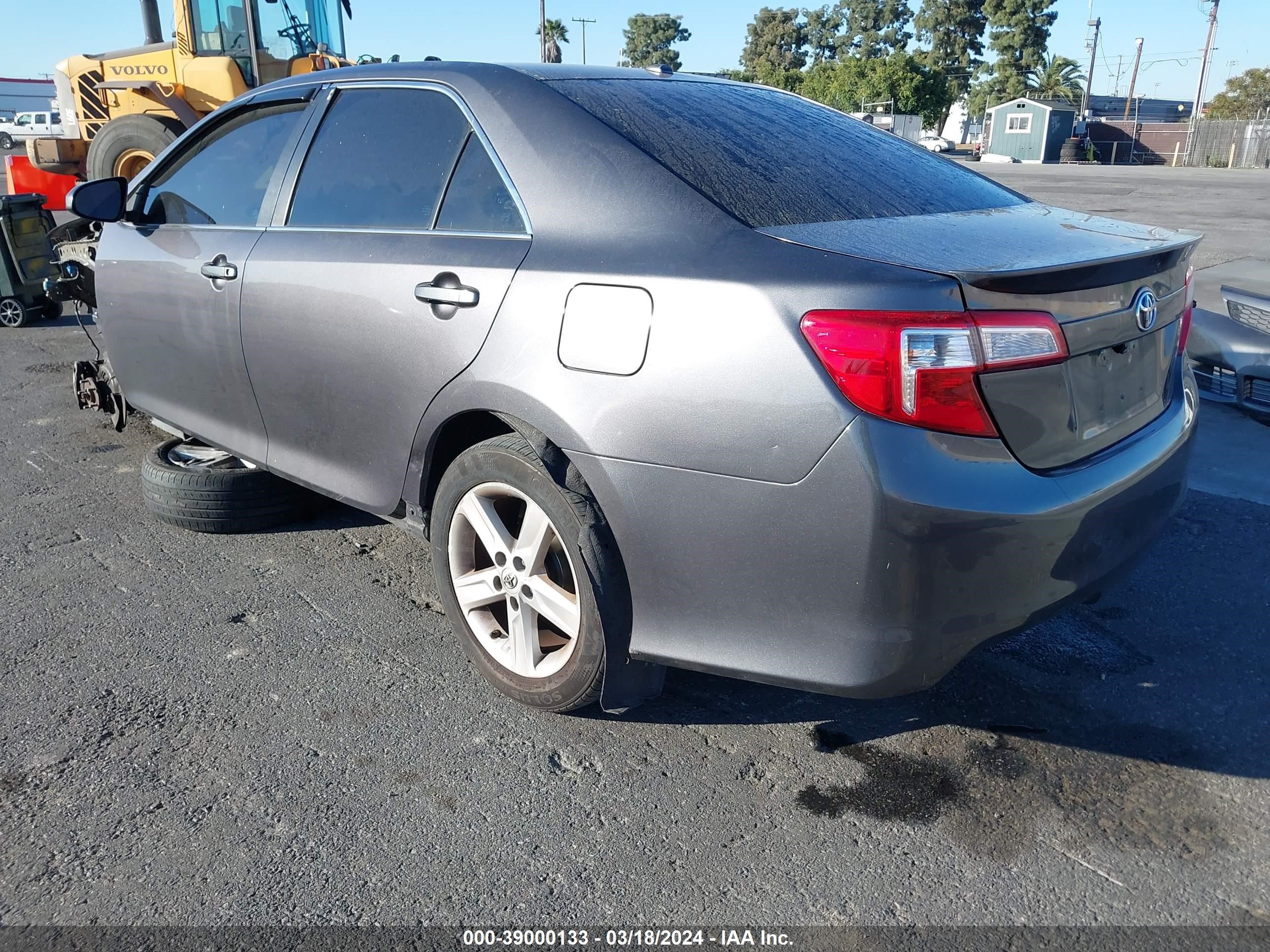 Photo 2 VIN: 4T1BF1FK7EU828645 - TOYOTA CAMRY 