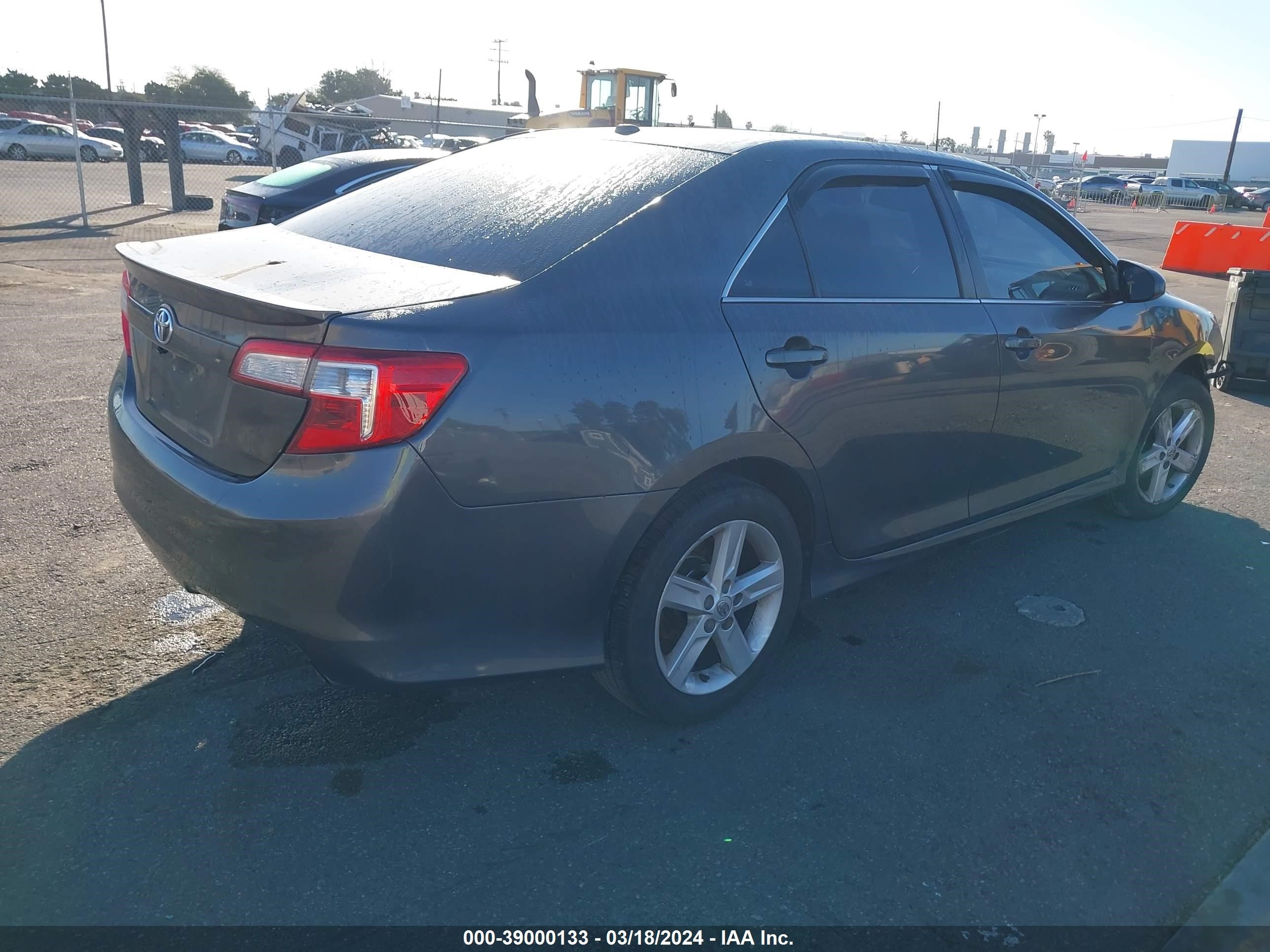 Photo 3 VIN: 4T1BF1FK7EU828645 - TOYOTA CAMRY 