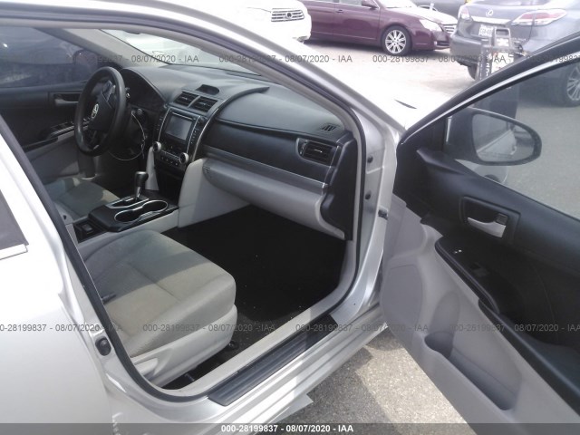 Photo 4 VIN: 4T1BF1FK8CU114861 - TOYOTA CAMRY 