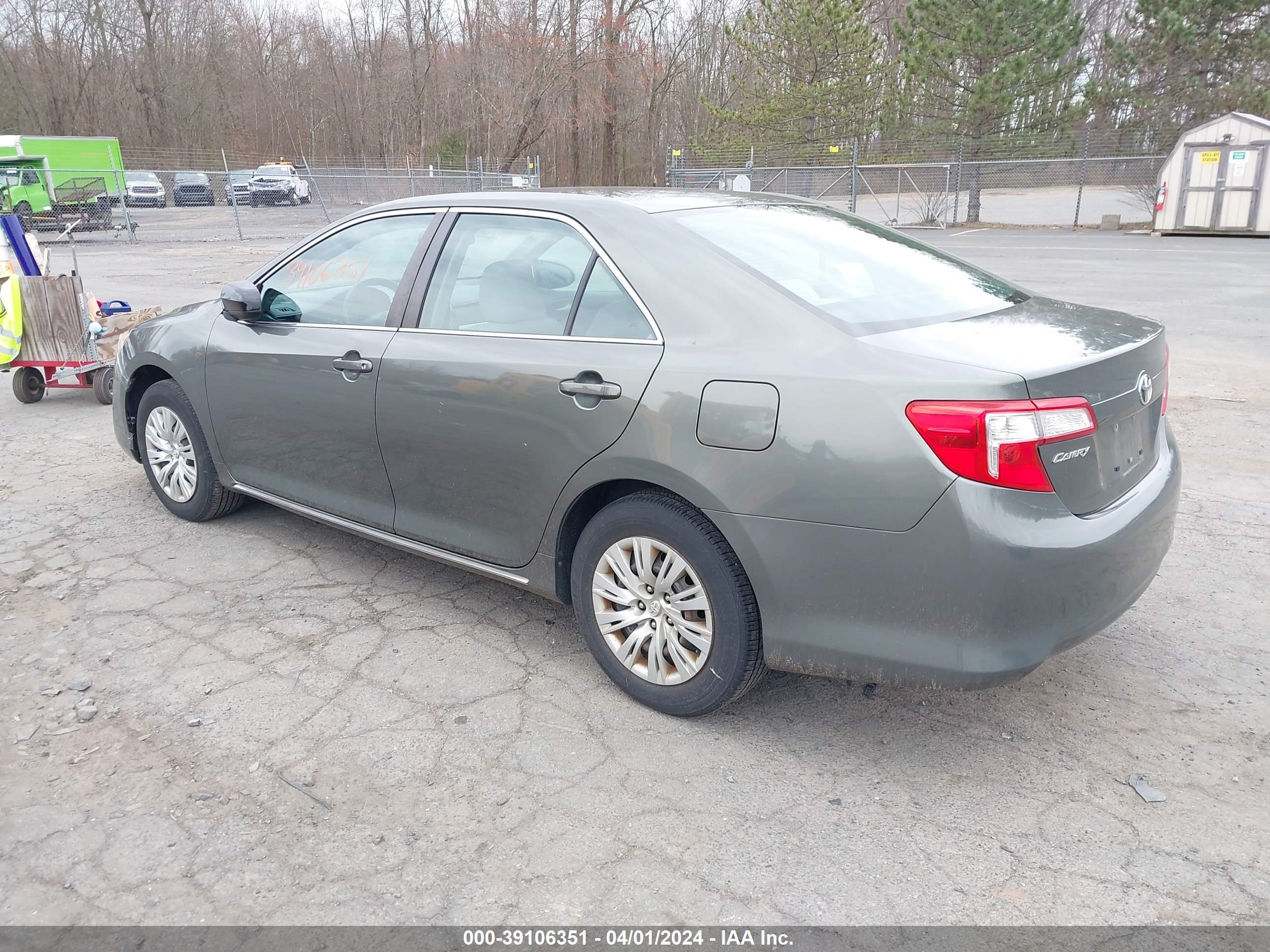 Photo 2 VIN: 4T1BF1FK8CU576692 - TOYOTA CAMRY 