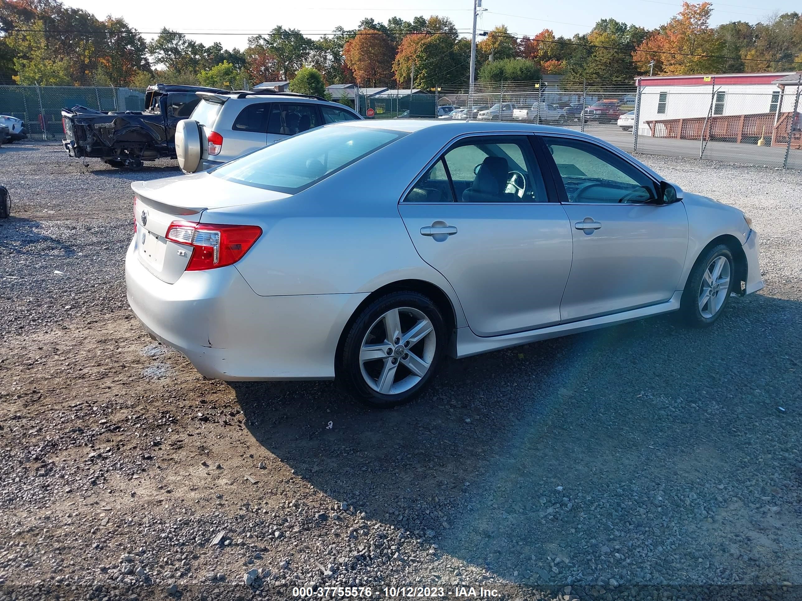 Photo 3 VIN: 4T1BF1FK8CU581553 - TOYOTA CAMRY 