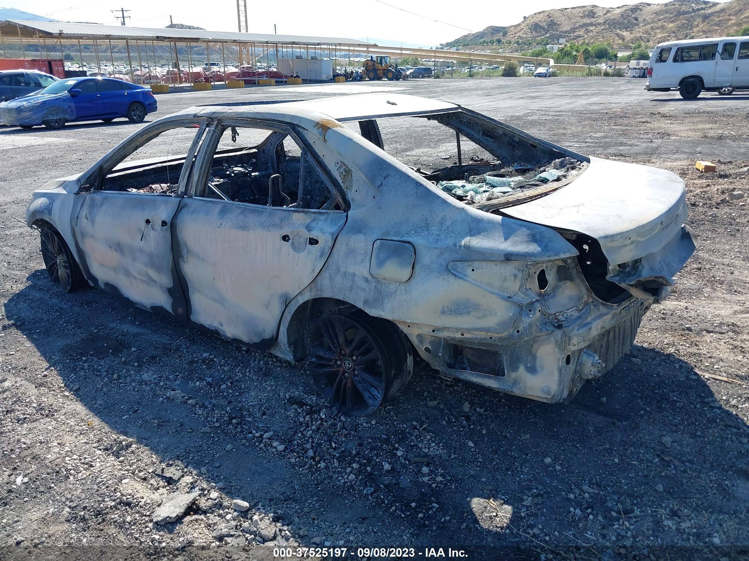 Photo 2 VIN: 4T1BF1FK8HU690568 - TOYOTA CAMRY 