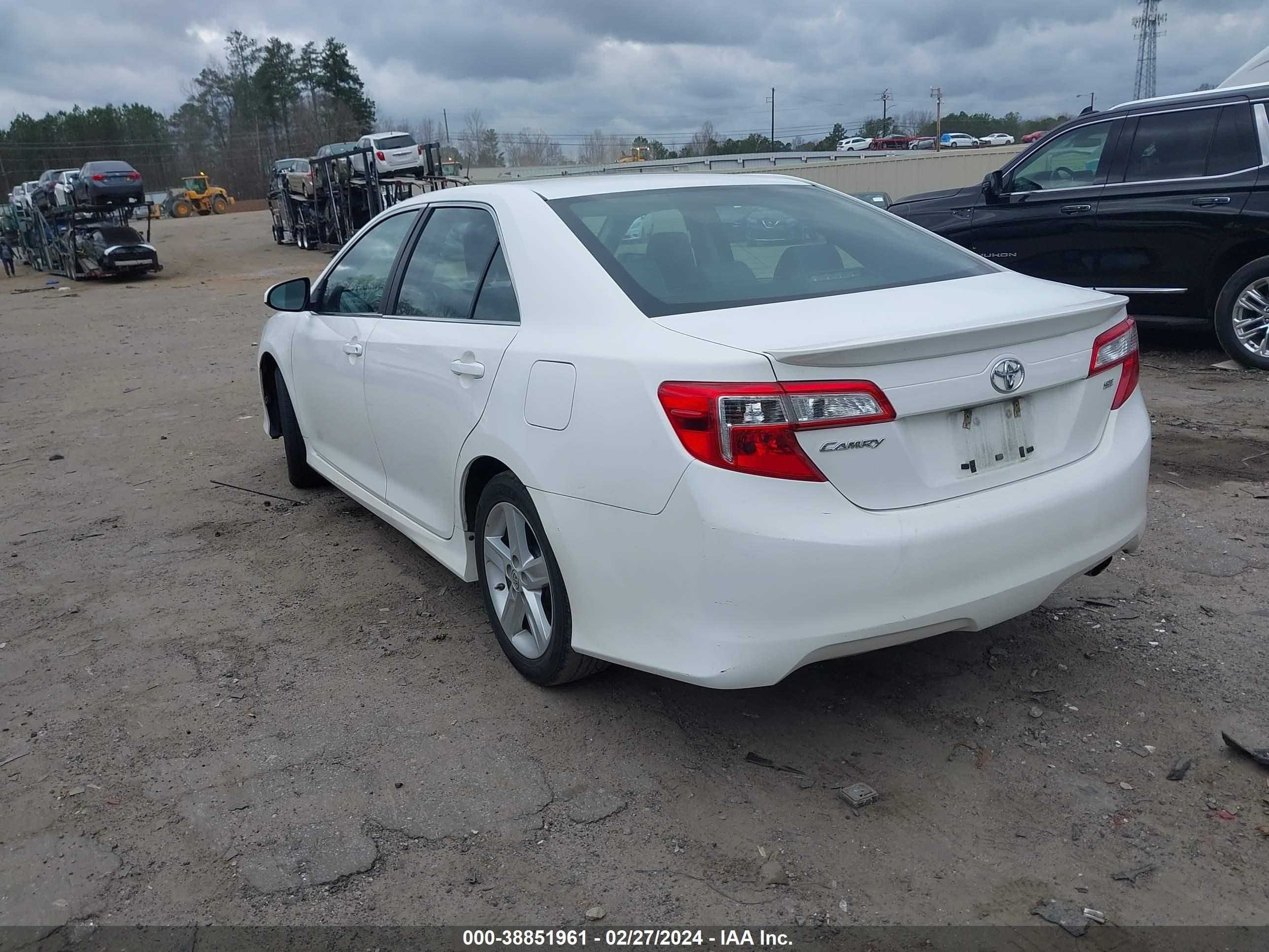 Photo 2 VIN: 4T1BF1FK9DU664684 - TOYOTA CAMRY 