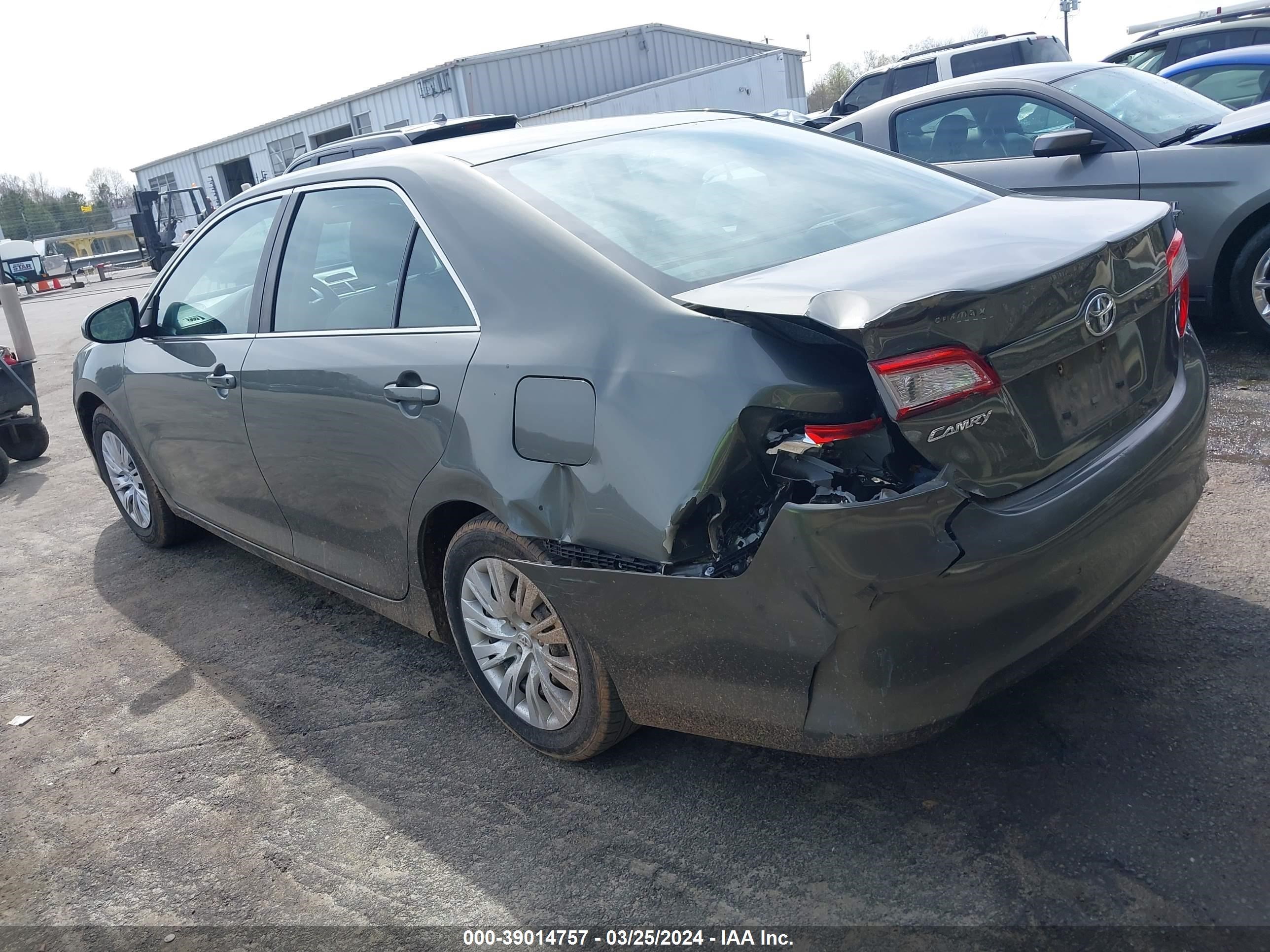 Photo 2 VIN: 4T1BF1FK9EU824290 - TOYOTA CAMRY 