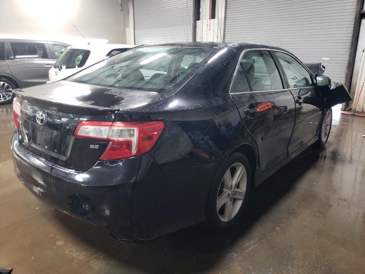 Photo 2 VIN: 4T1BF1FKXCU055666 - TOYOTA CAMRY 