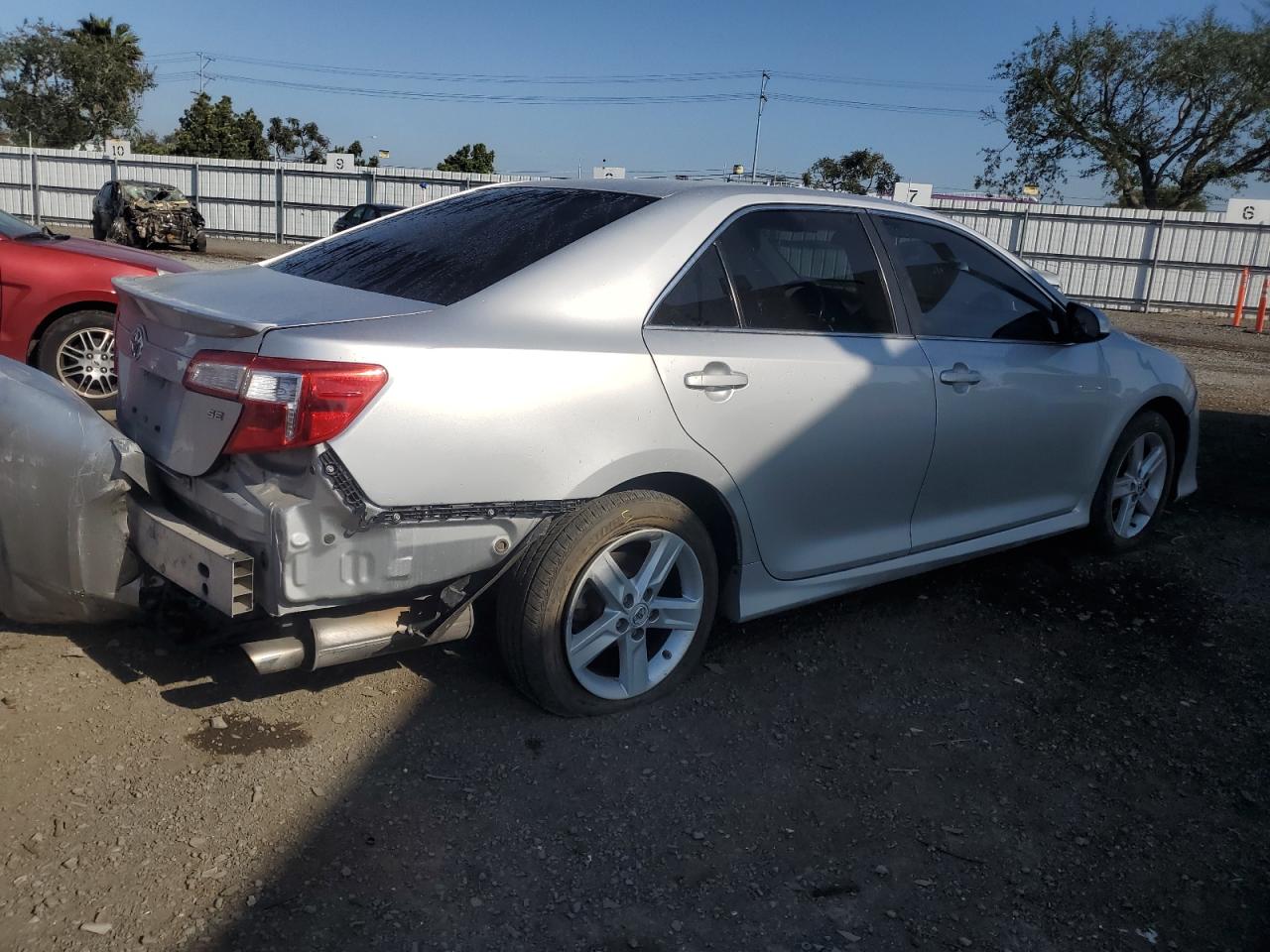 Photo 2 VIN: 4T1BF1FKXCU092247 - TOYOTA CAMRY 