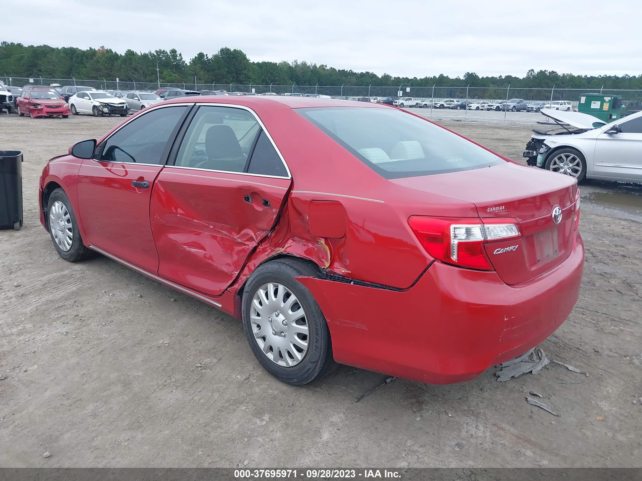 Photo 2 VIN: 4T1BF1FKXCU569808 - TOYOTA CAMRY 