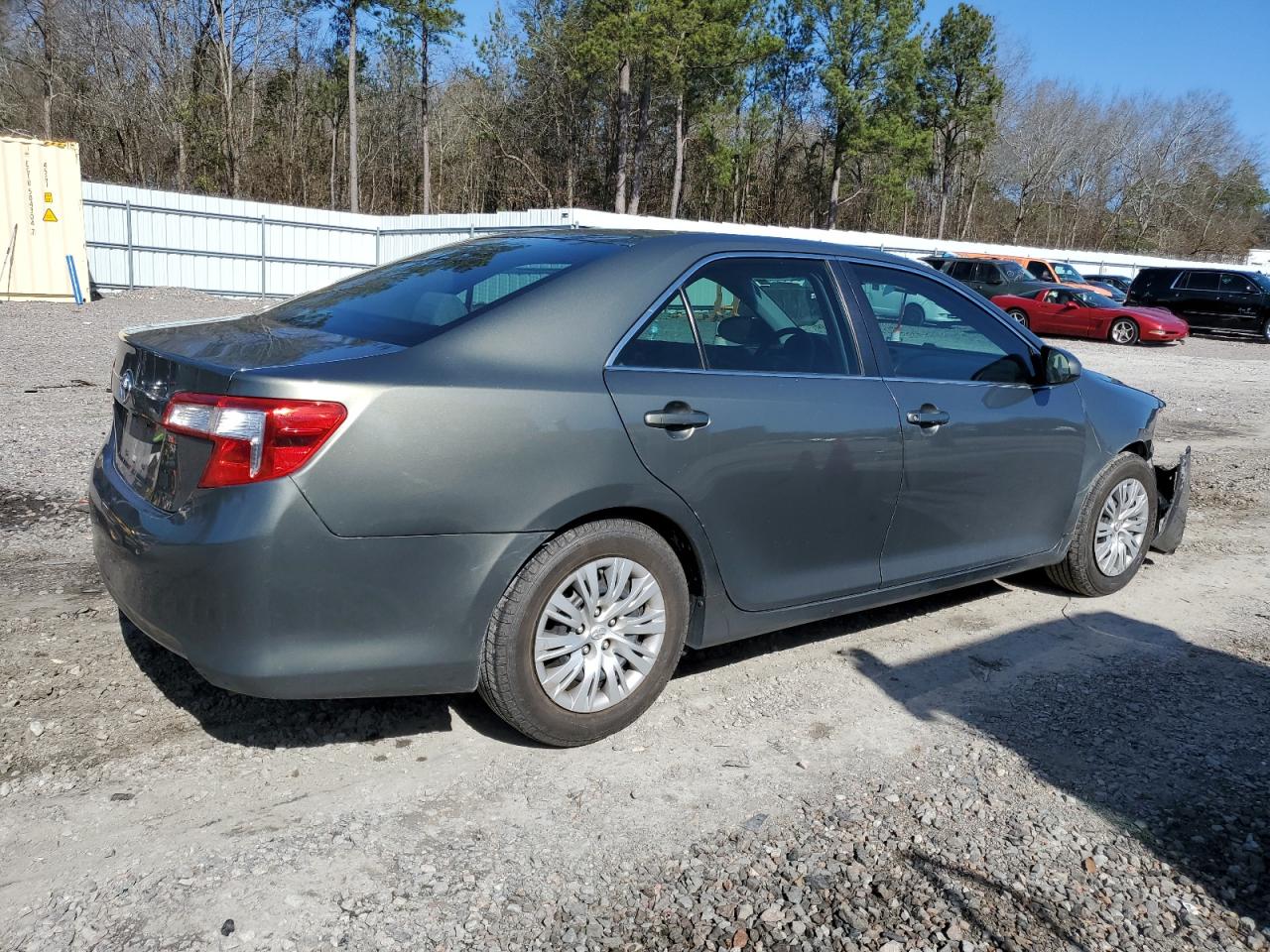 Photo 2 VIN: 4T1BF1FKXDU684796 - TOYOTA CAMRY 