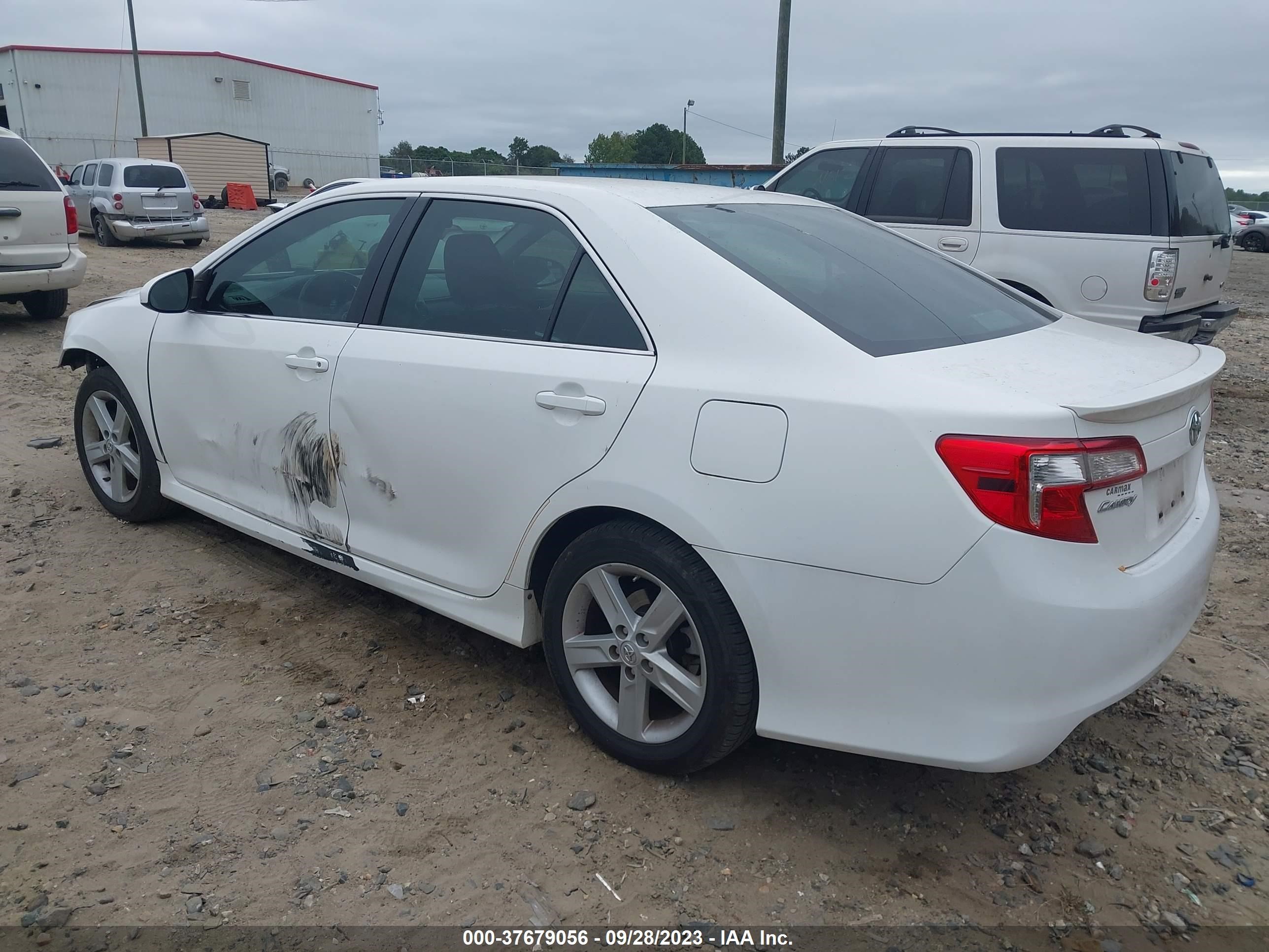 Photo 2 VIN: 4T1BF1FKXDU693059 - TOYOTA CAMRY 