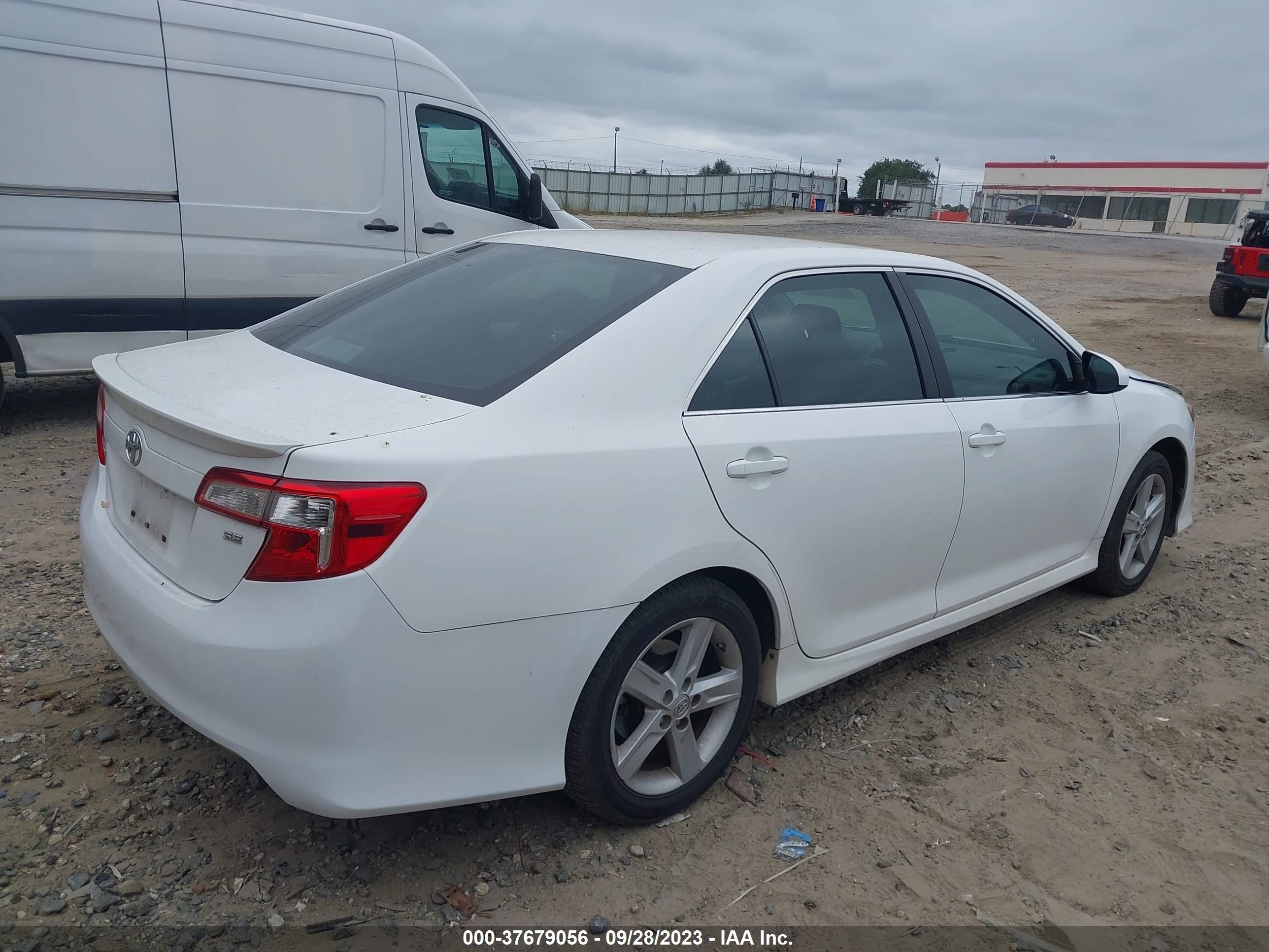 Photo 3 VIN: 4T1BF1FKXDU693059 - TOYOTA CAMRY 