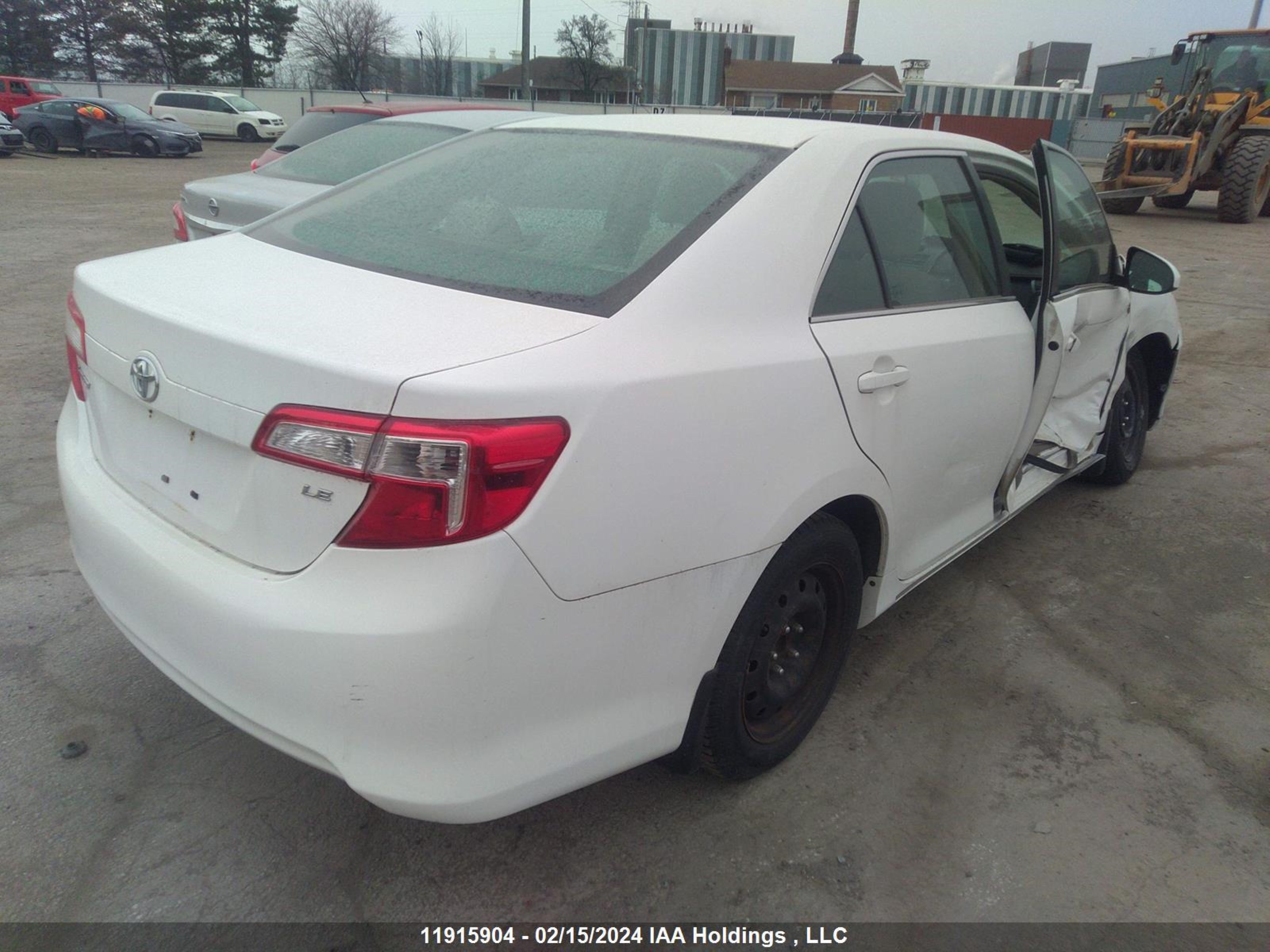 Photo 3 VIN: 4T1BF1FKXDU697791 - TOYOTA CAMRY 