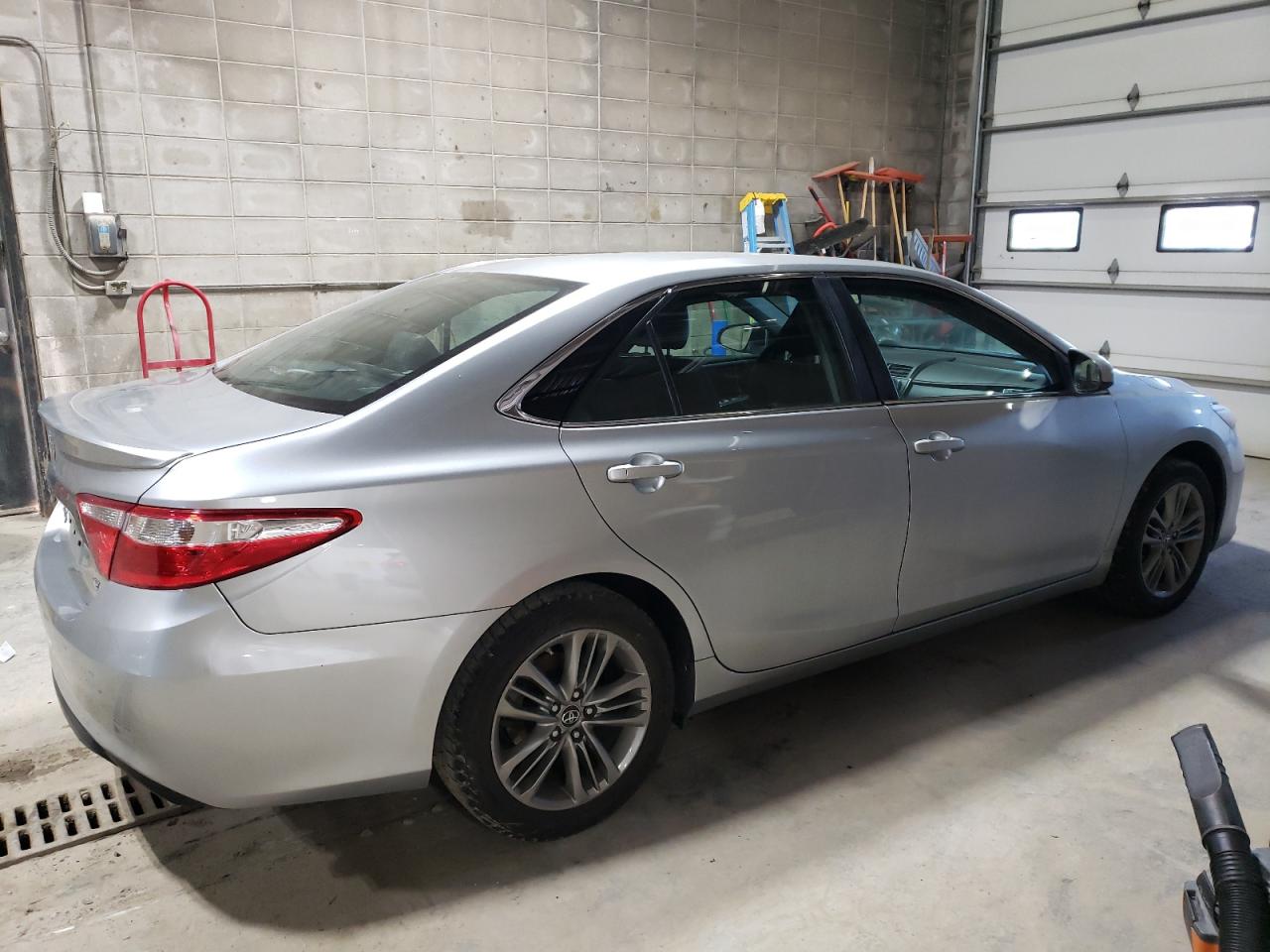 Photo 2 VIN: 4T1BF1FKXGU612758 - TOYOTA CAMRY 