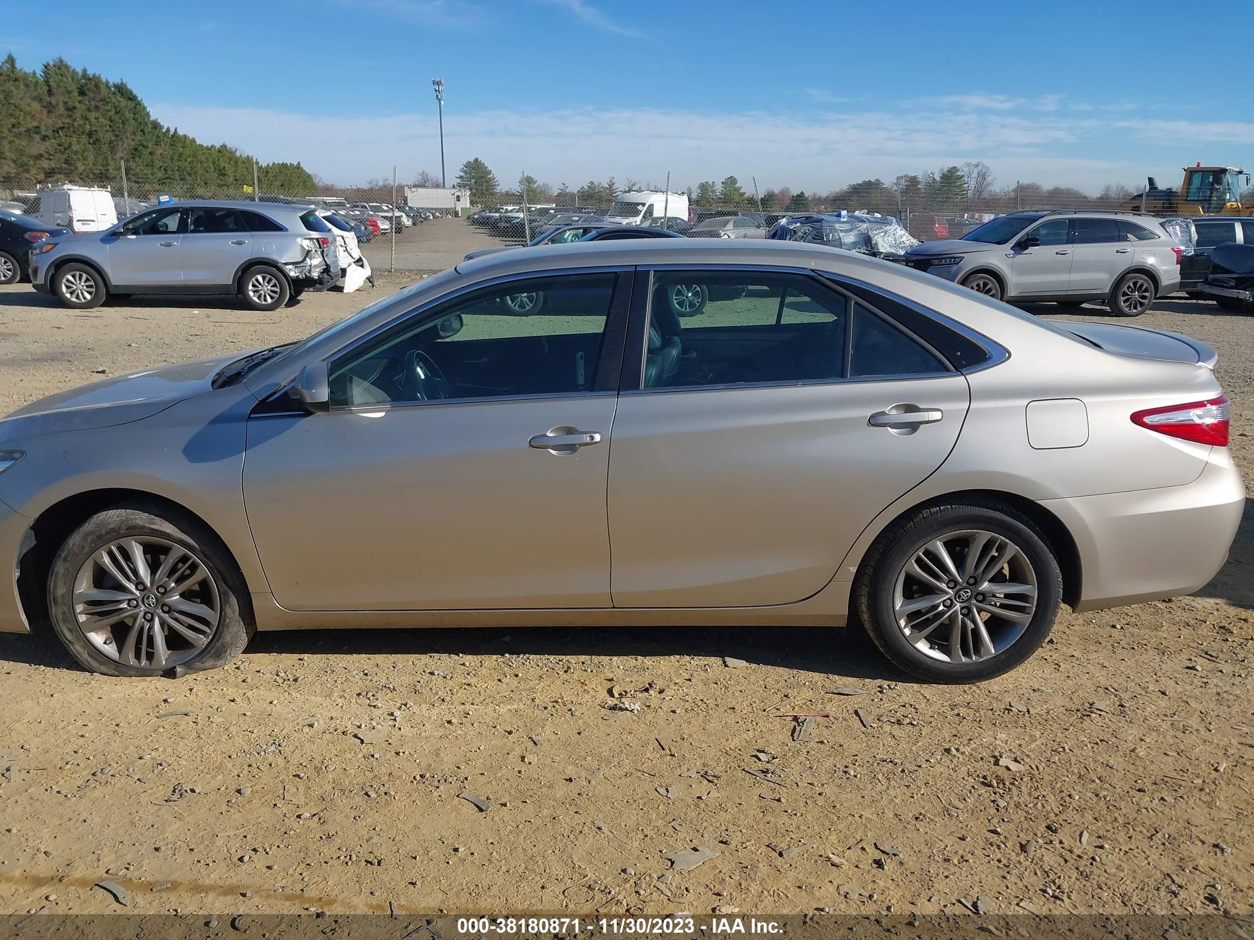 Photo 12 VIN: 4T1BF1FKXHU337457 - TOYOTA CAMRY 