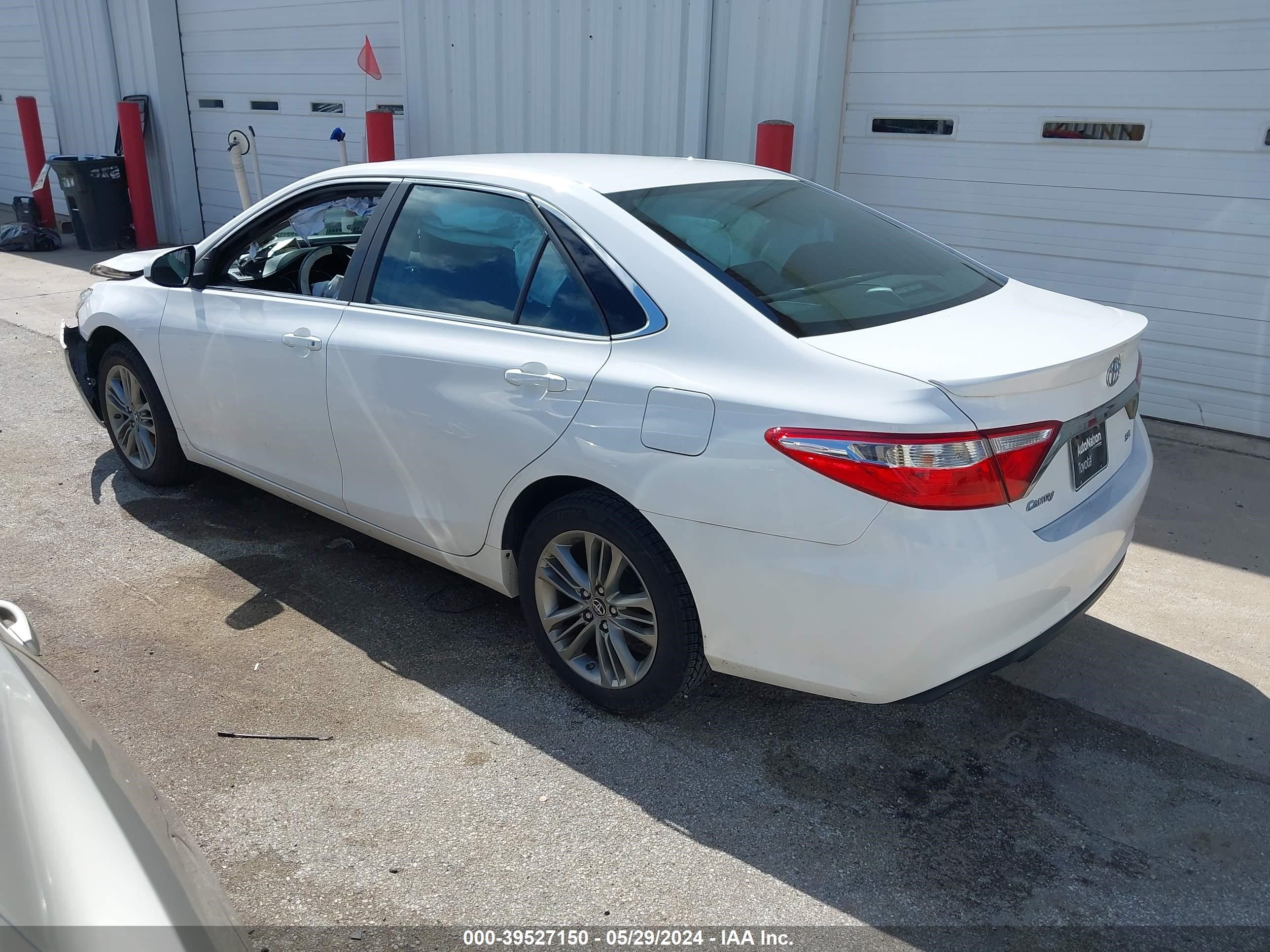 Photo 2 VIN: 4T1BF1FKXHU810810 - TOYOTA CAMRY 