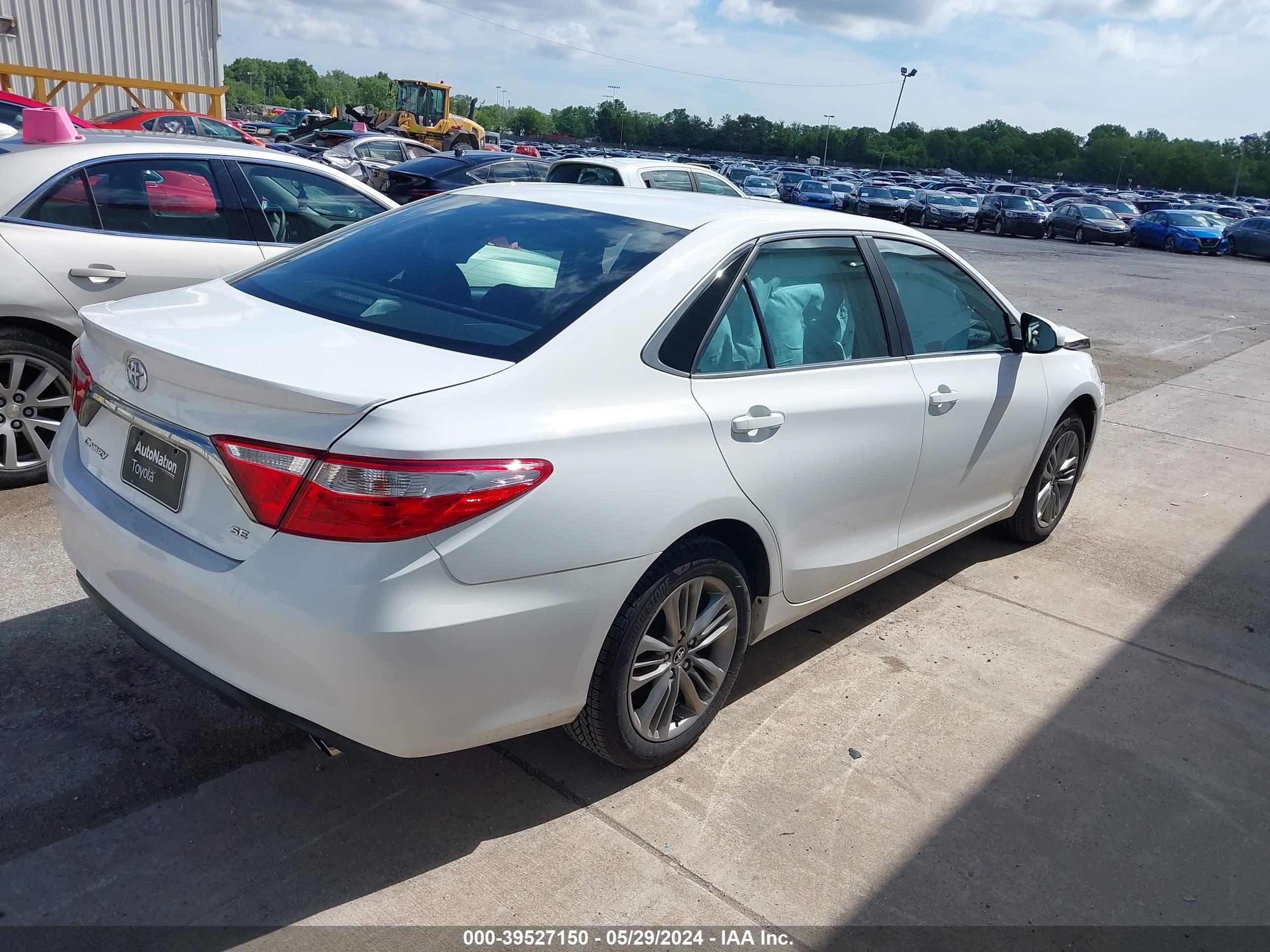 Photo 3 VIN: 4T1BF1FKXHU810810 - TOYOTA CAMRY 