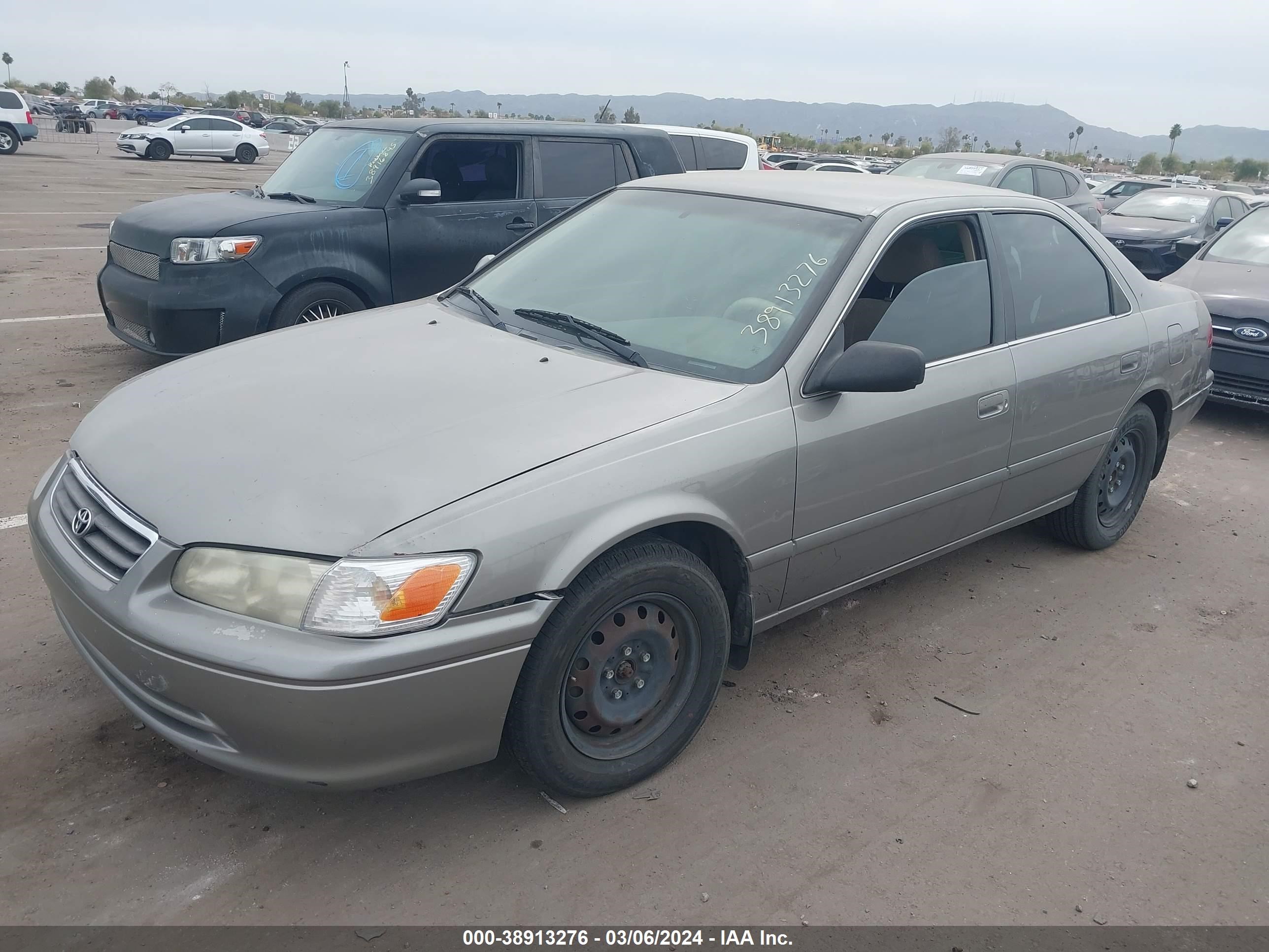 Photo 1 VIN: 4T1BF22K0YU108054 - TOYOTA CAMRY 