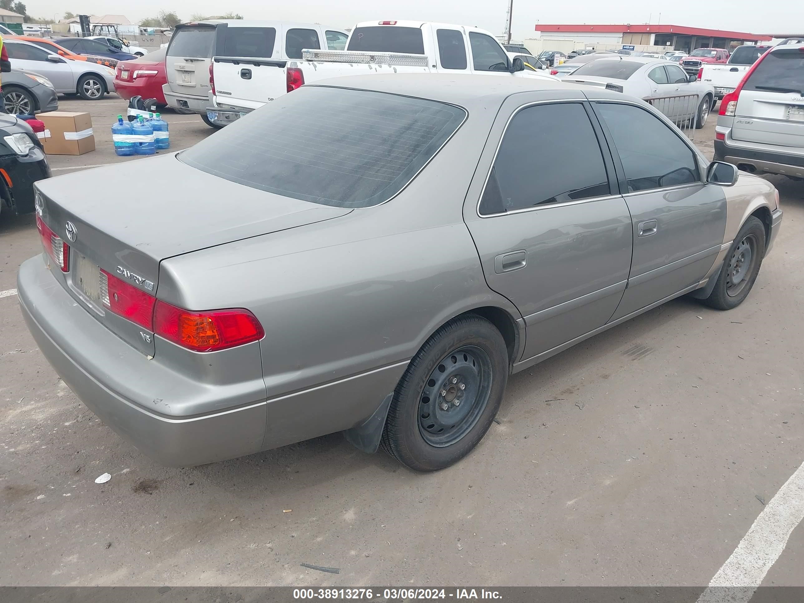 Photo 3 VIN: 4T1BF22K0YU108054 - TOYOTA CAMRY 