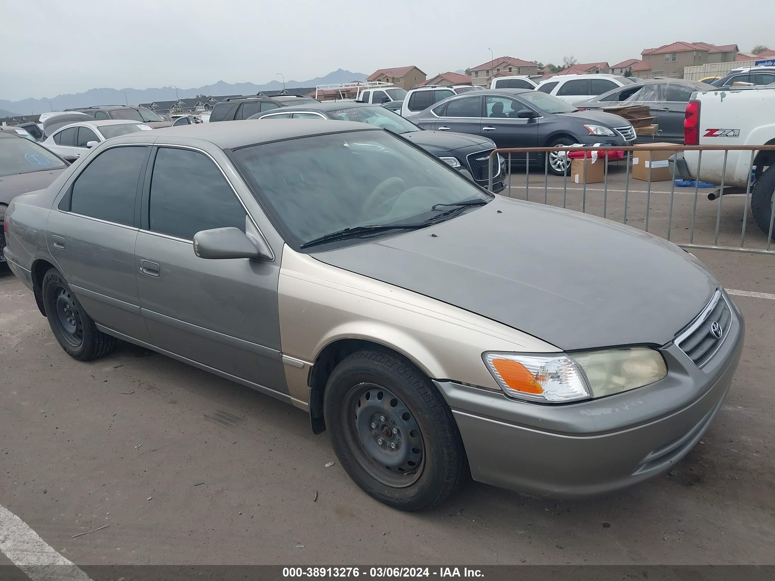 Photo 5 VIN: 4T1BF22K0YU108054 - TOYOTA CAMRY 