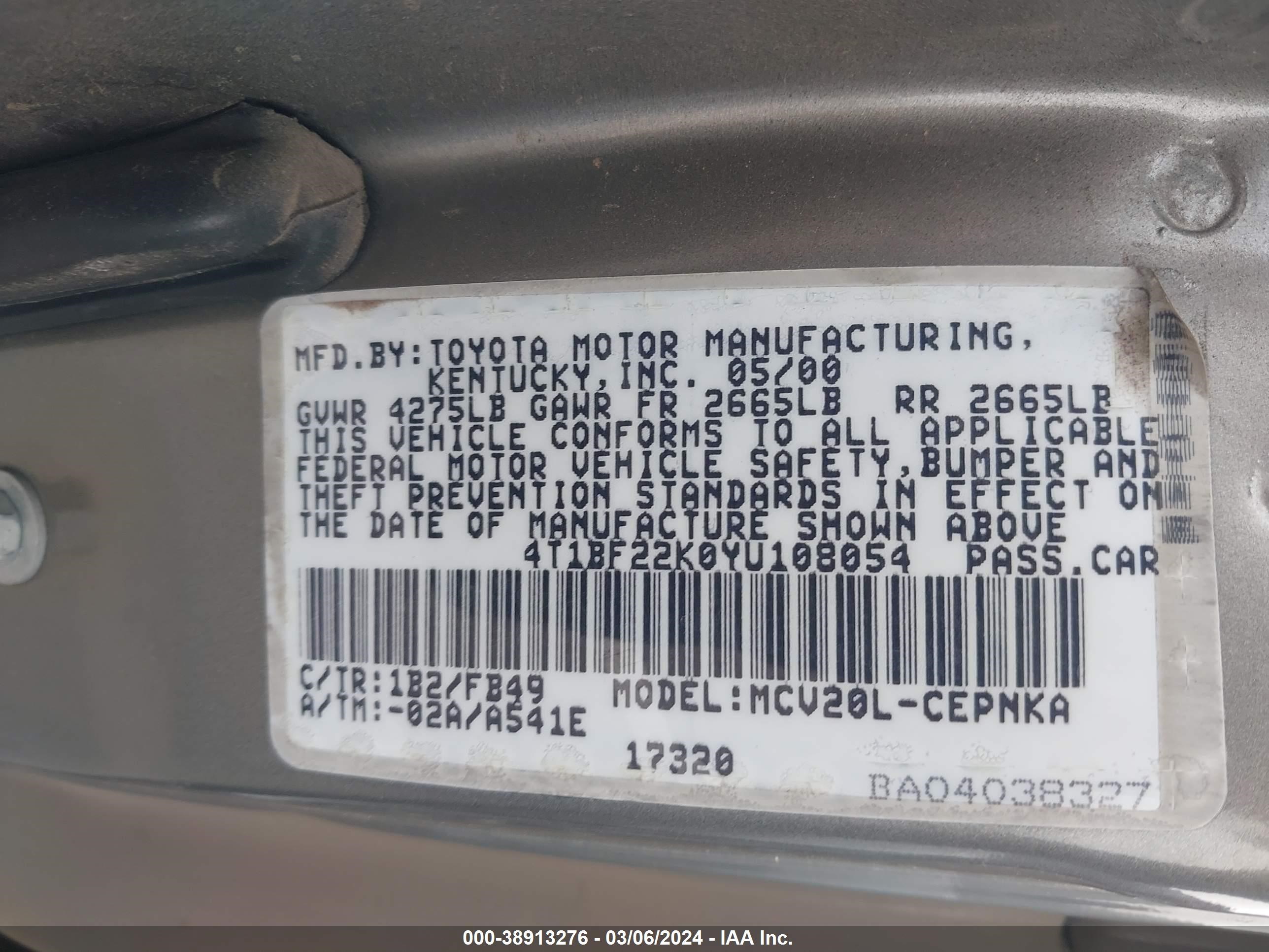 Photo 8 VIN: 4T1BF22K0YU108054 - TOYOTA CAMRY 