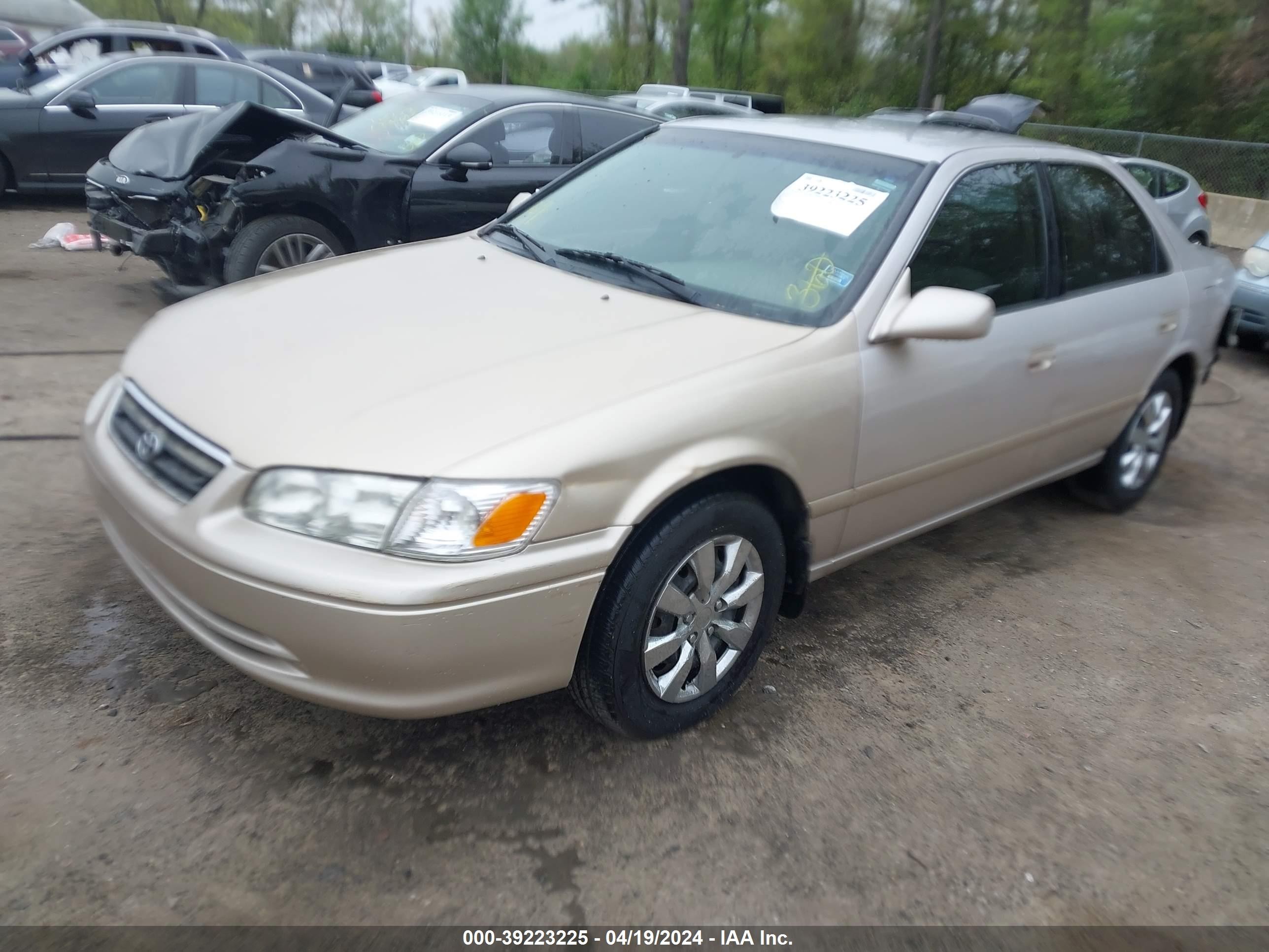 Photo 1 VIN: 4T1BF22K0YU109950 - TOYOTA CAMRY 