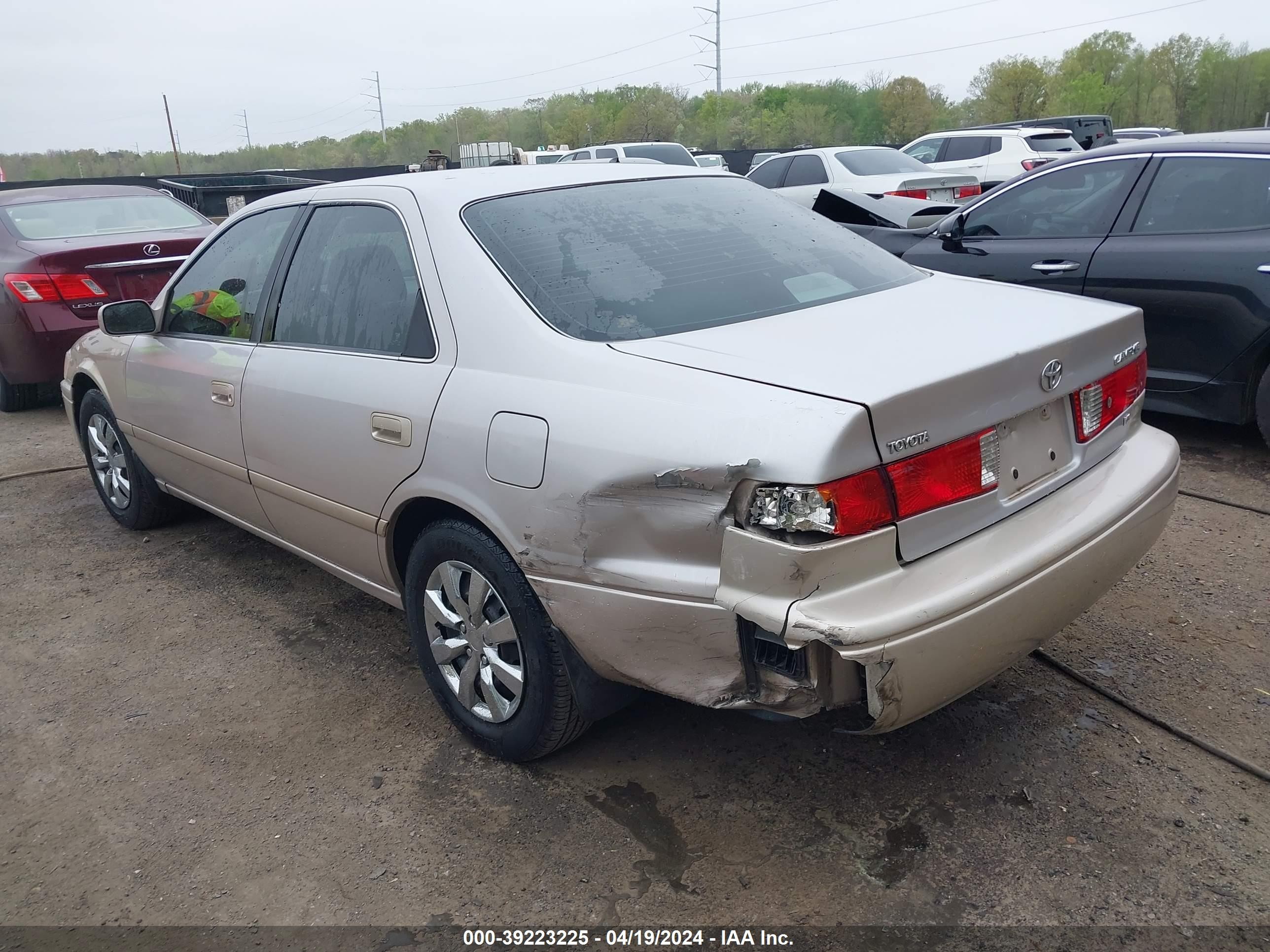 Photo 5 VIN: 4T1BF22K0YU109950 - TOYOTA CAMRY 