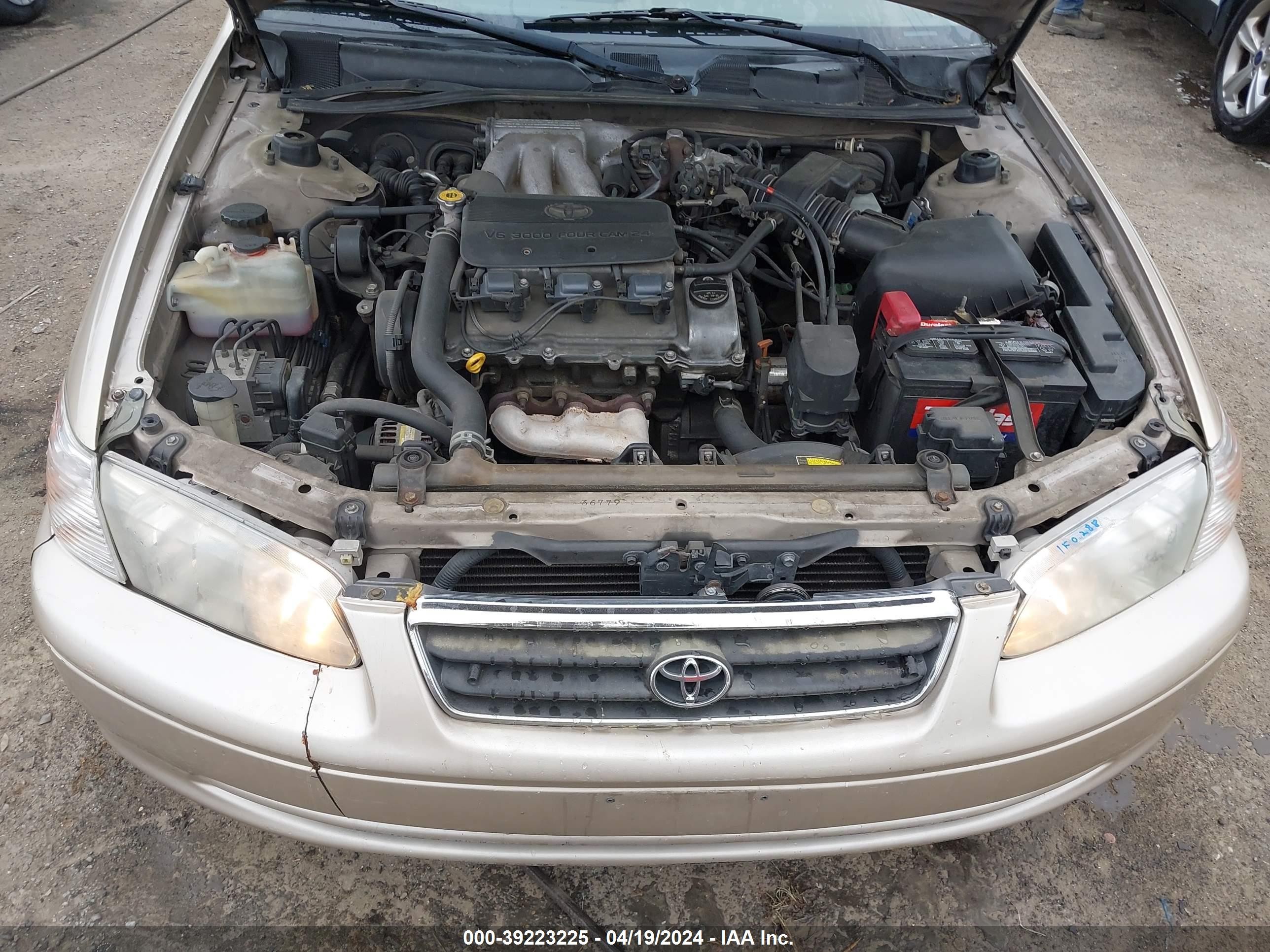 Photo 9 VIN: 4T1BF22K0YU109950 - TOYOTA CAMRY 