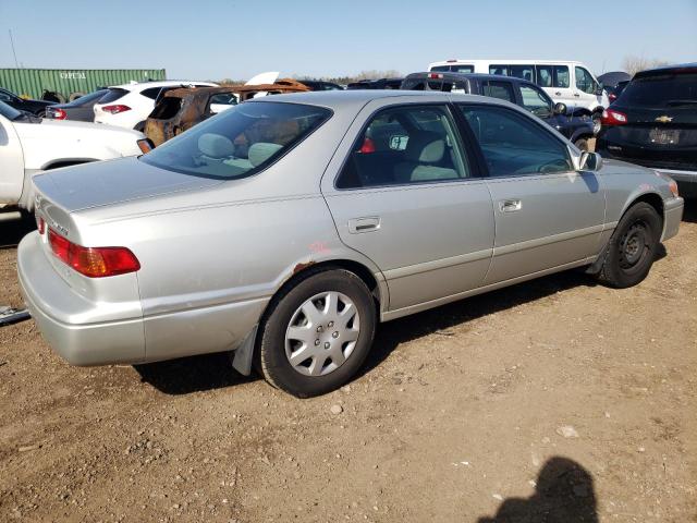 Photo 2 VIN: 4T1BF22K1YU114140 - TOYOTA CAMRY LE 