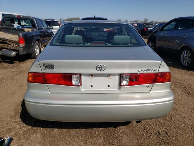 Photo 5 VIN: 4T1BF22K1YU114140 - TOYOTA CAMRY LE 