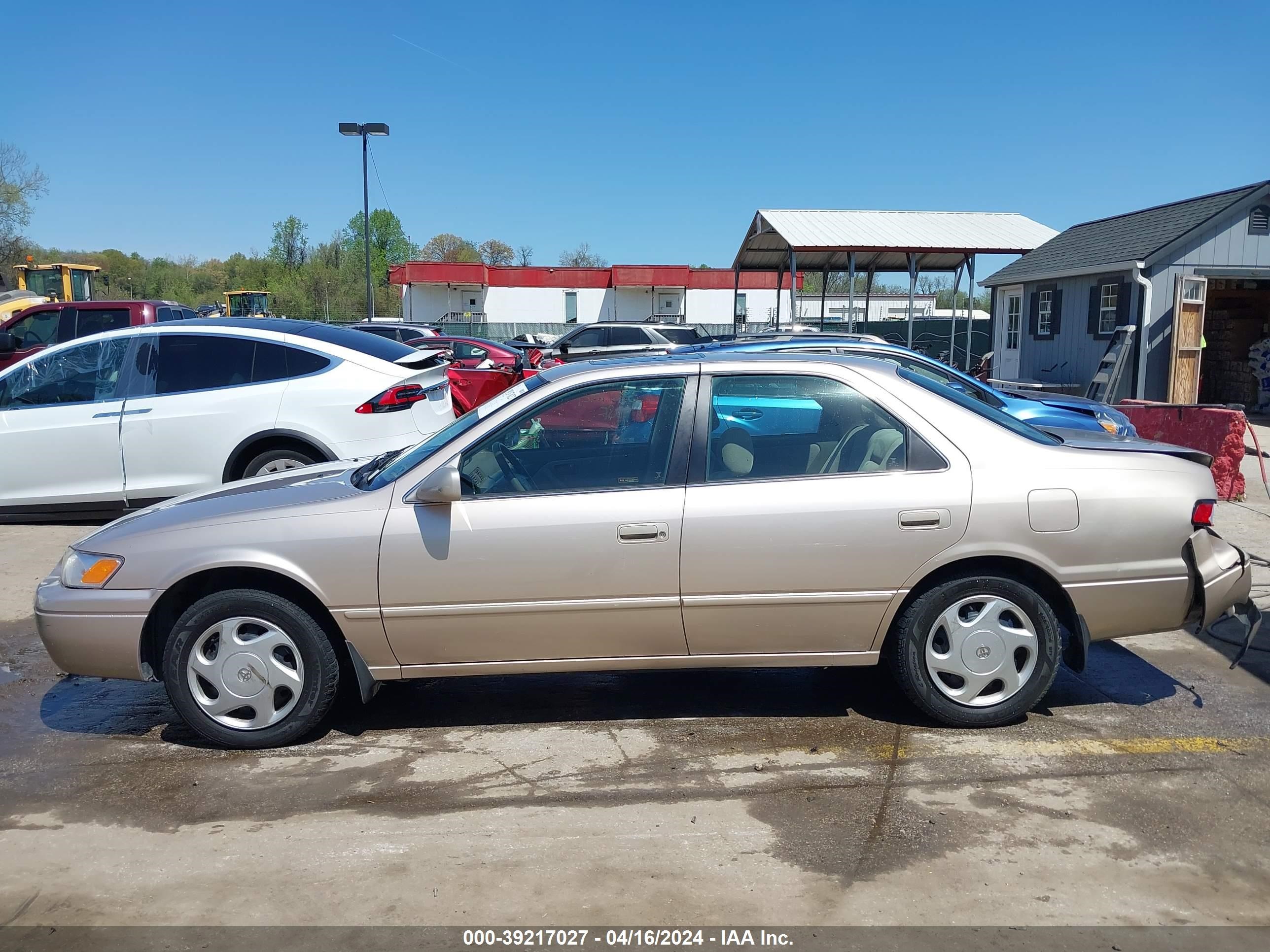 Photo 13 VIN: 4T1BF22K3VU918094 - TOYOTA CAMRY 