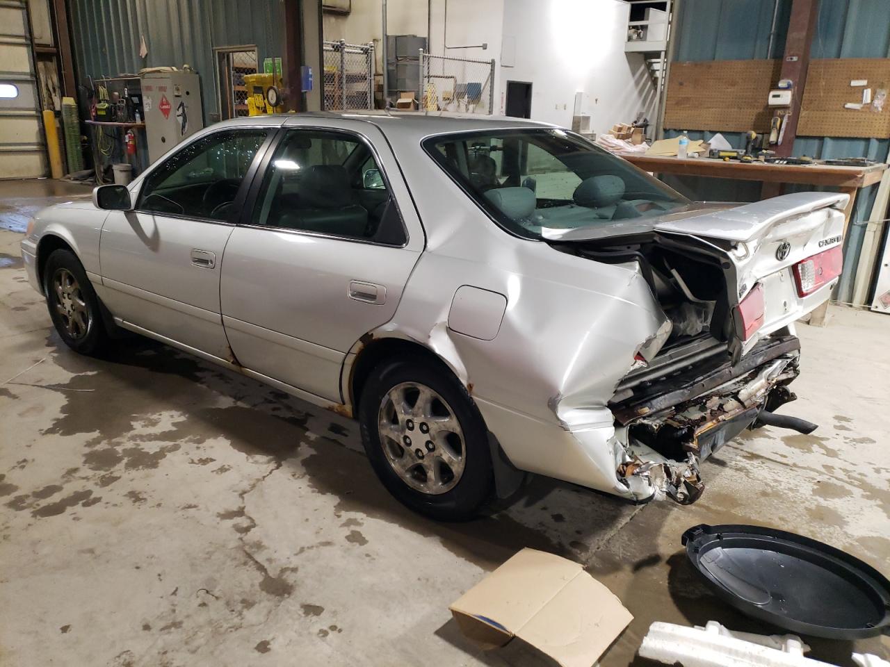 Photo 1 VIN: 4T1BF22K3YU098541 - TOYOTA CAMRY 