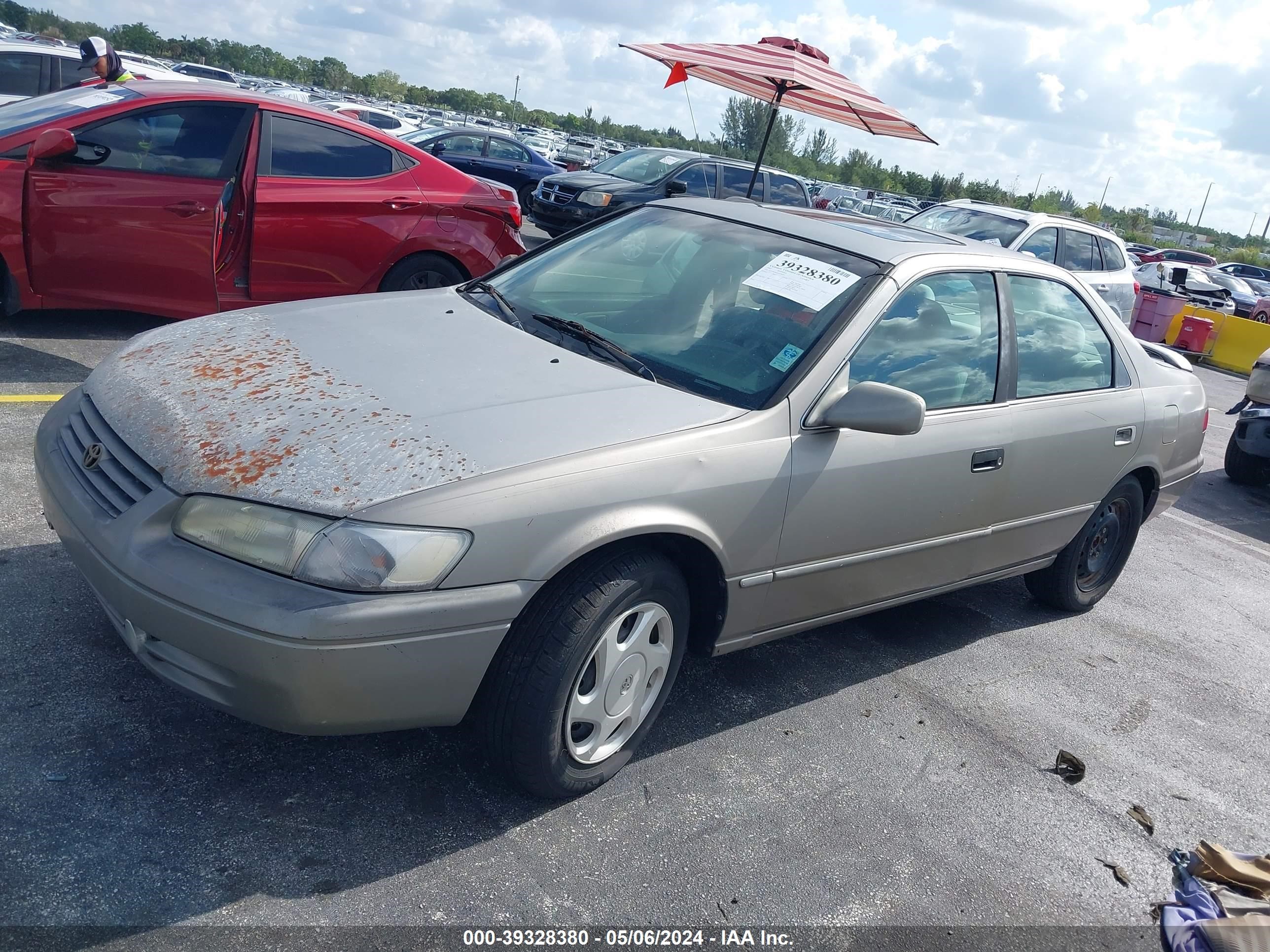 Photo 1 VIN: 4T1BF22K4VU038103 - TOYOTA CAMRY 