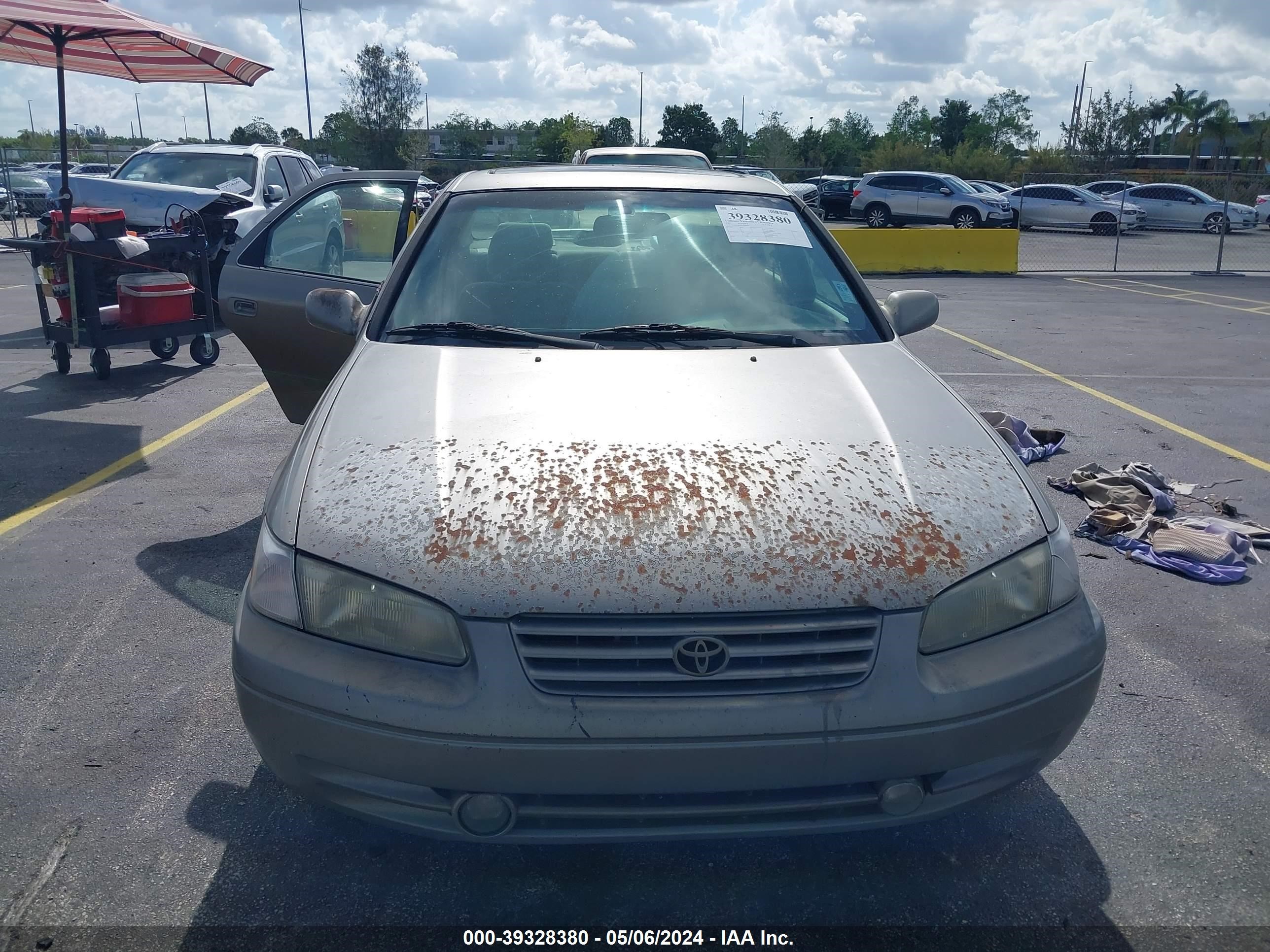 Photo 11 VIN: 4T1BF22K4VU038103 - TOYOTA CAMRY 