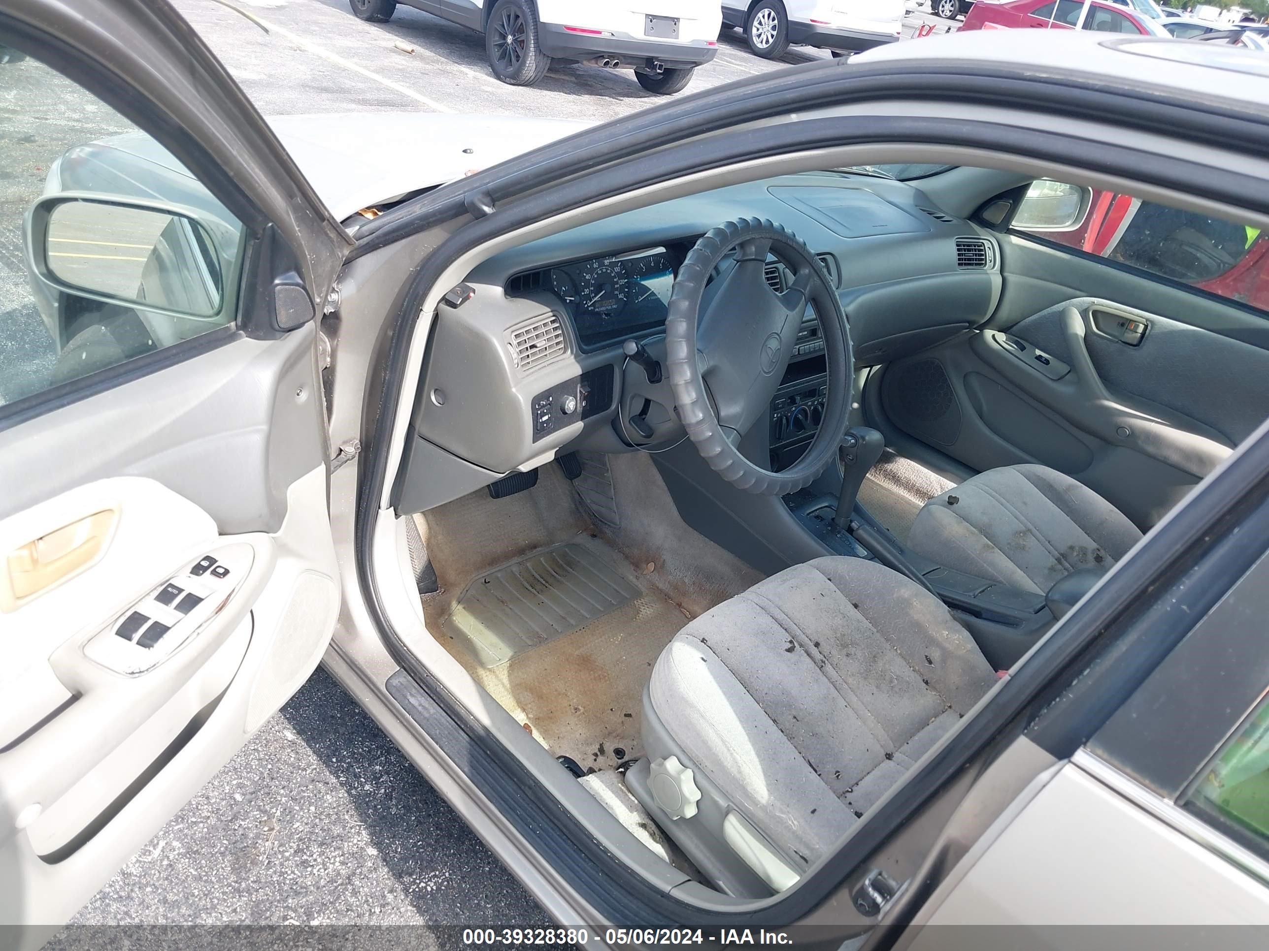 Photo 4 VIN: 4T1BF22K4VU038103 - TOYOTA CAMRY 