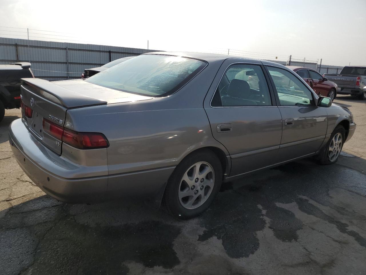 Photo 2 VIN: 4T1BF22K4XU080130 - TOYOTA CAMRY 