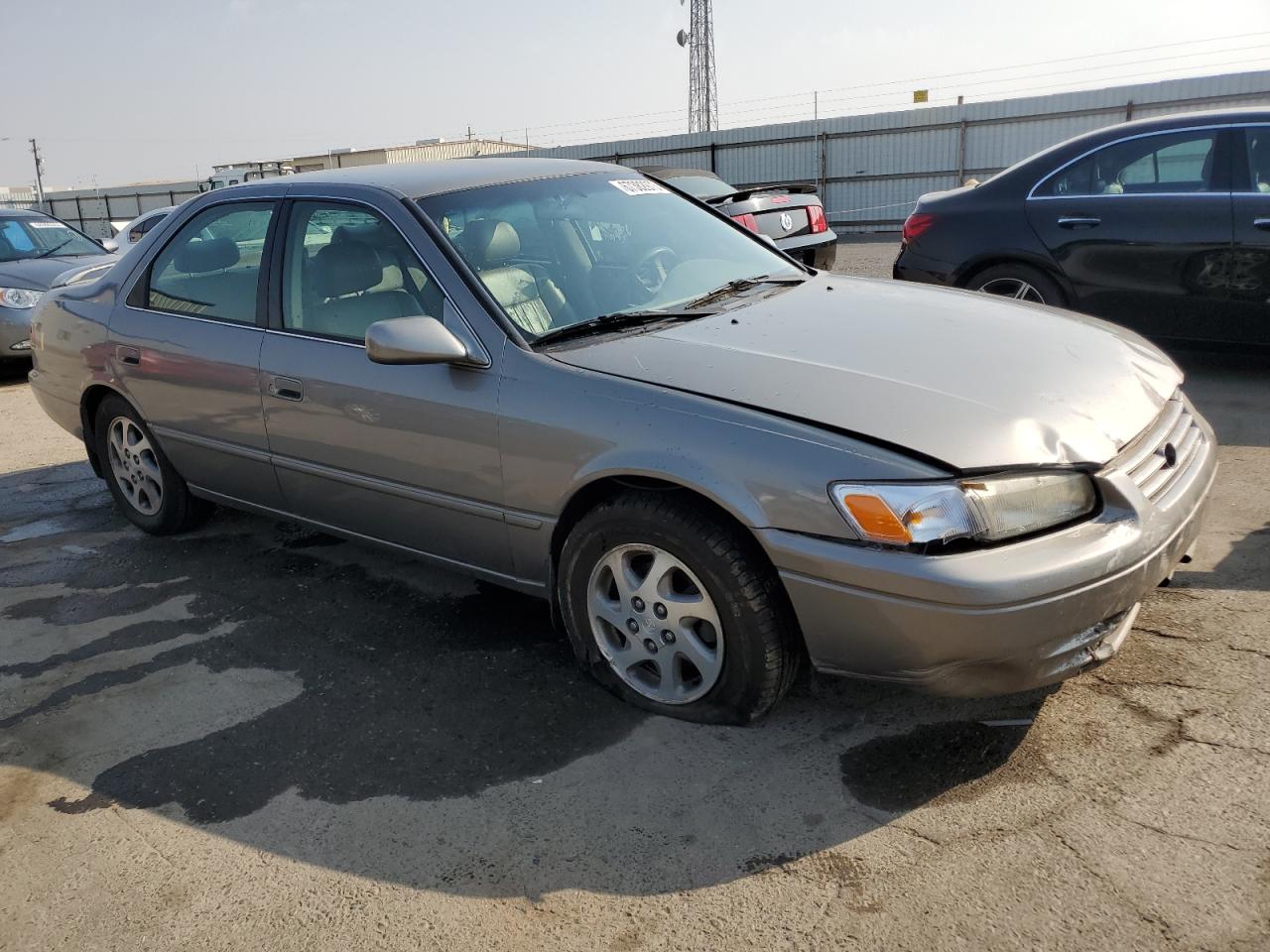 Photo 3 VIN: 4T1BF22K4XU080130 - TOYOTA CAMRY 