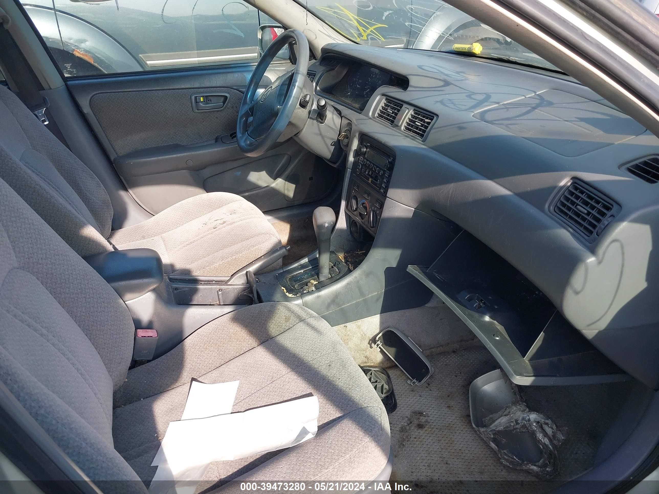 Photo 4 VIN: 4T1BF22K51U126622 - TOYOTA CAMRY 