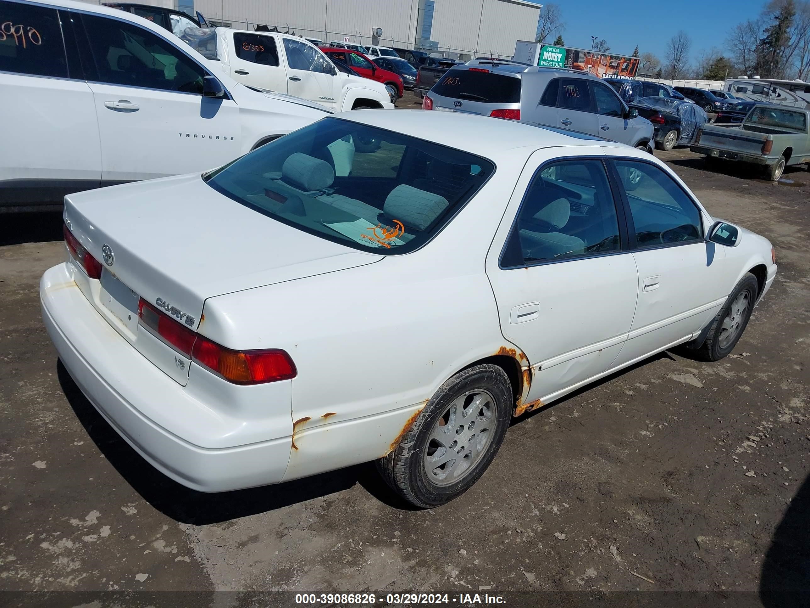 Photo 3 VIN: 4T1BF22K5XU933151 - TOYOTA CAMRY 