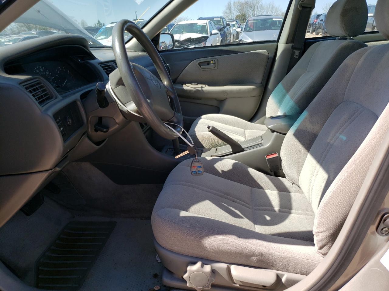 Photo 6 VIN: 4T1BF22K71U125746 - TOYOTA CAMRY 