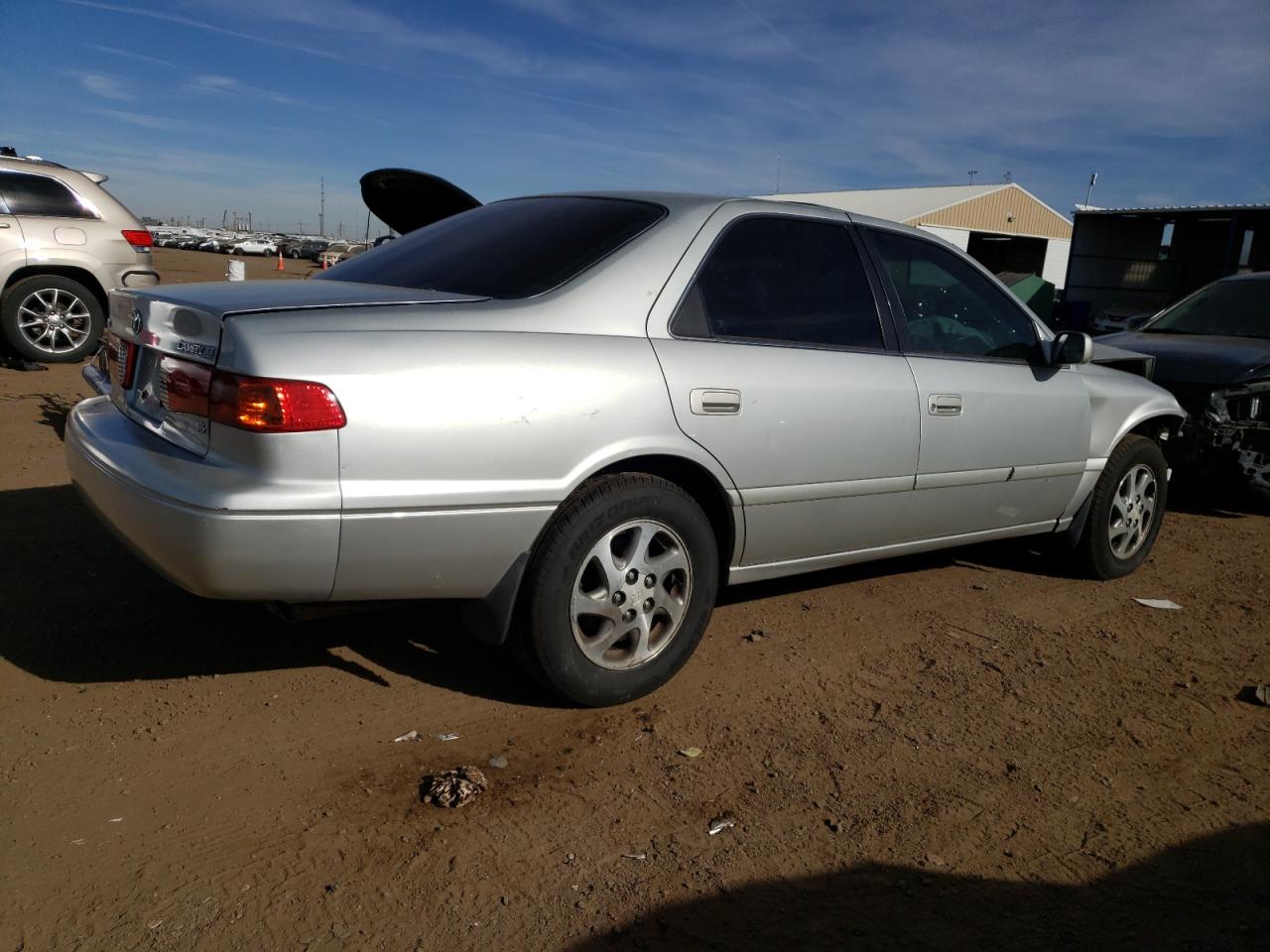 Photo 2 VIN: 4T1BF22K71U965560 - TOYOTA CAMRY 