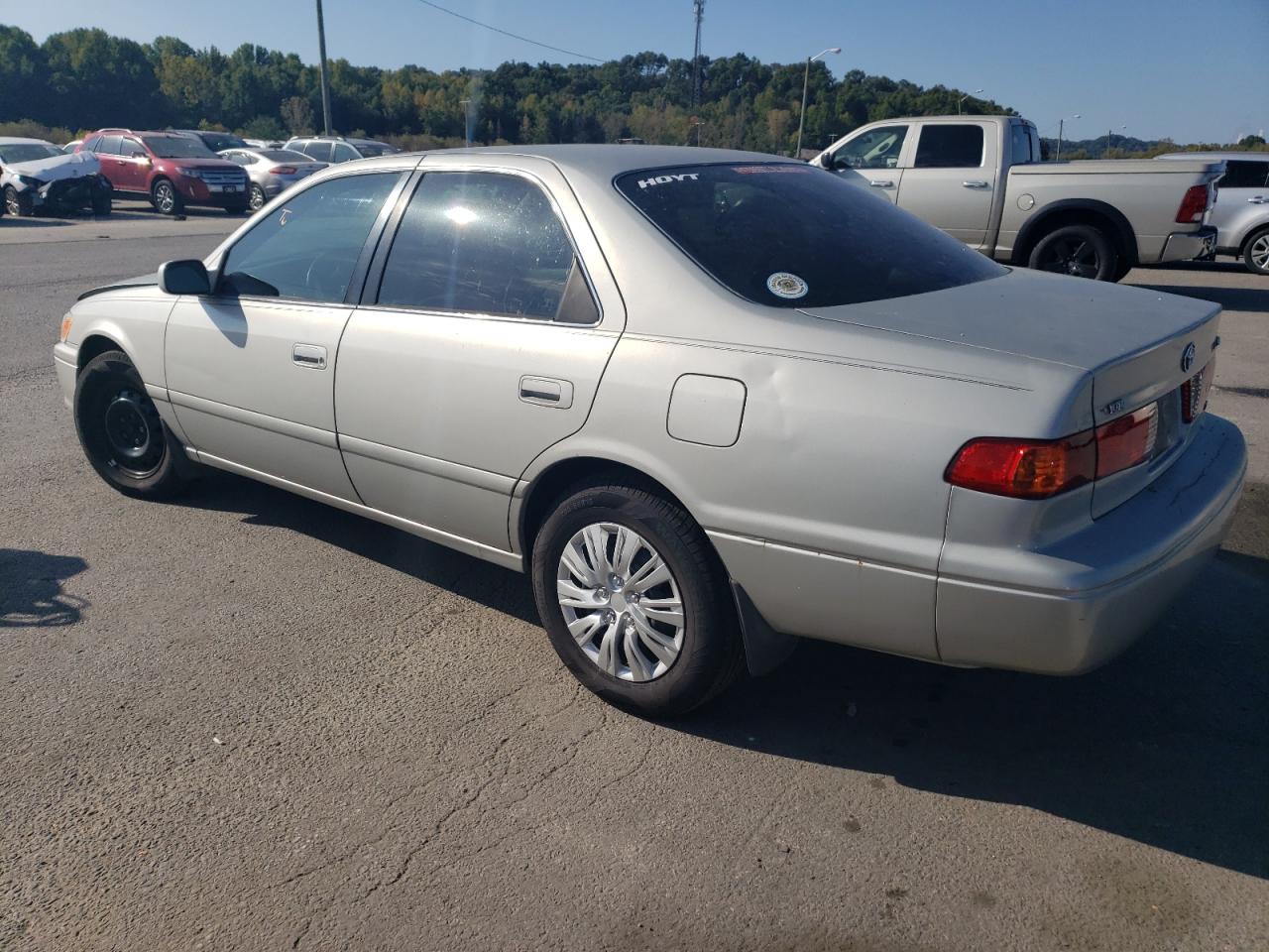 Photo 1 VIN: 4T1BF22K7YU111615 - TOYOTA CAMRY 