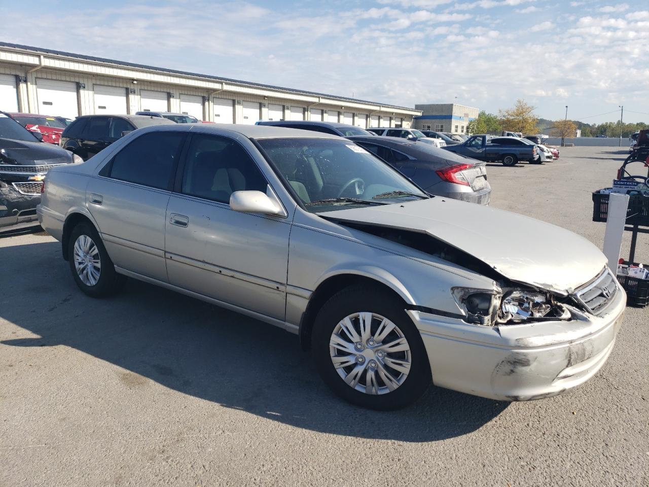 Photo 3 VIN: 4T1BF22K7YU111615 - TOYOTA CAMRY 