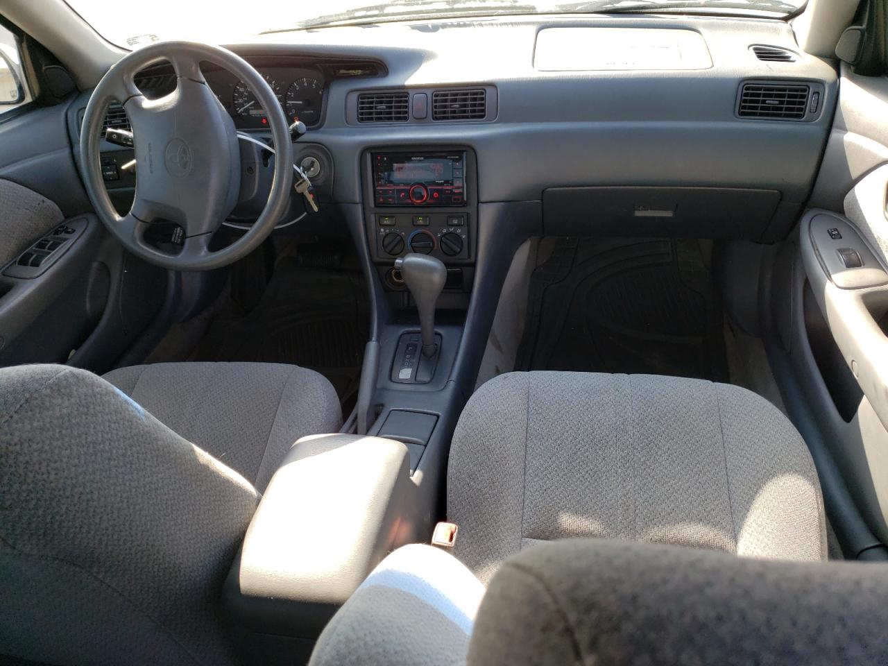 Photo 7 VIN: 4T1BF22K7YU111615 - TOYOTA CAMRY 