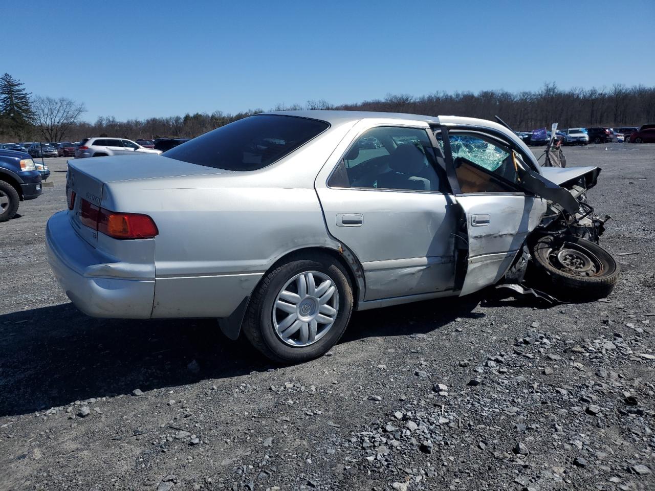 Photo 2 VIN: 4T1BF22K8YU096767 - TOYOTA CAMRY 