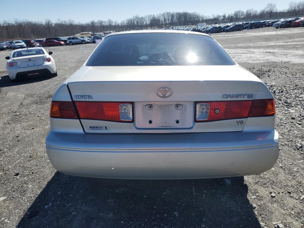 Photo 5 VIN: 4T1BF22K8YU096767 - TOYOTA CAMRY 