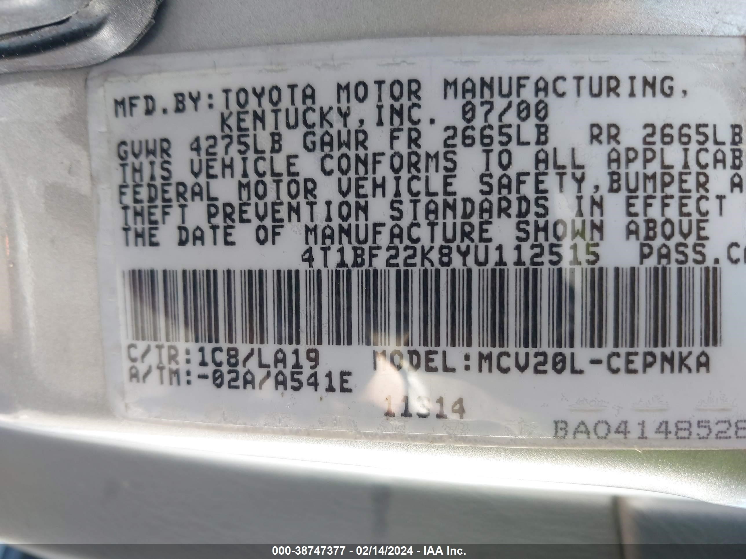 Photo 8 VIN: 4T1BF22K8YU112515 - TOYOTA CAMRY 