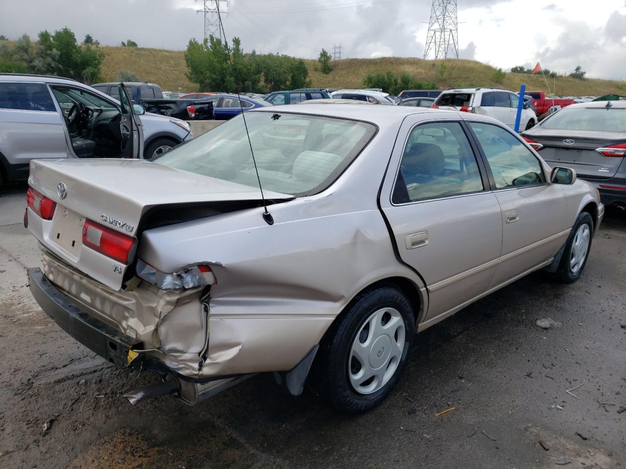 Photo 2 VIN: 4T1BF22K9VU016064 - TOYOTA CAMRY 