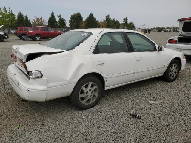 Photo 2 VIN: 4T1BF22K9YU945983 - TOYOTA CAMRY LE 