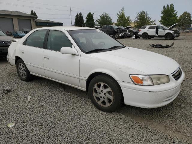 Photo 3 VIN: 4T1BF22K9YU945983 - TOYOTA CAMRY LE 