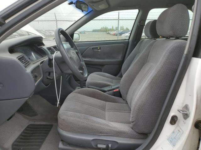 Photo 6 VIN: 4T1BF22K9YU945983 - TOYOTA CAMRY LE 